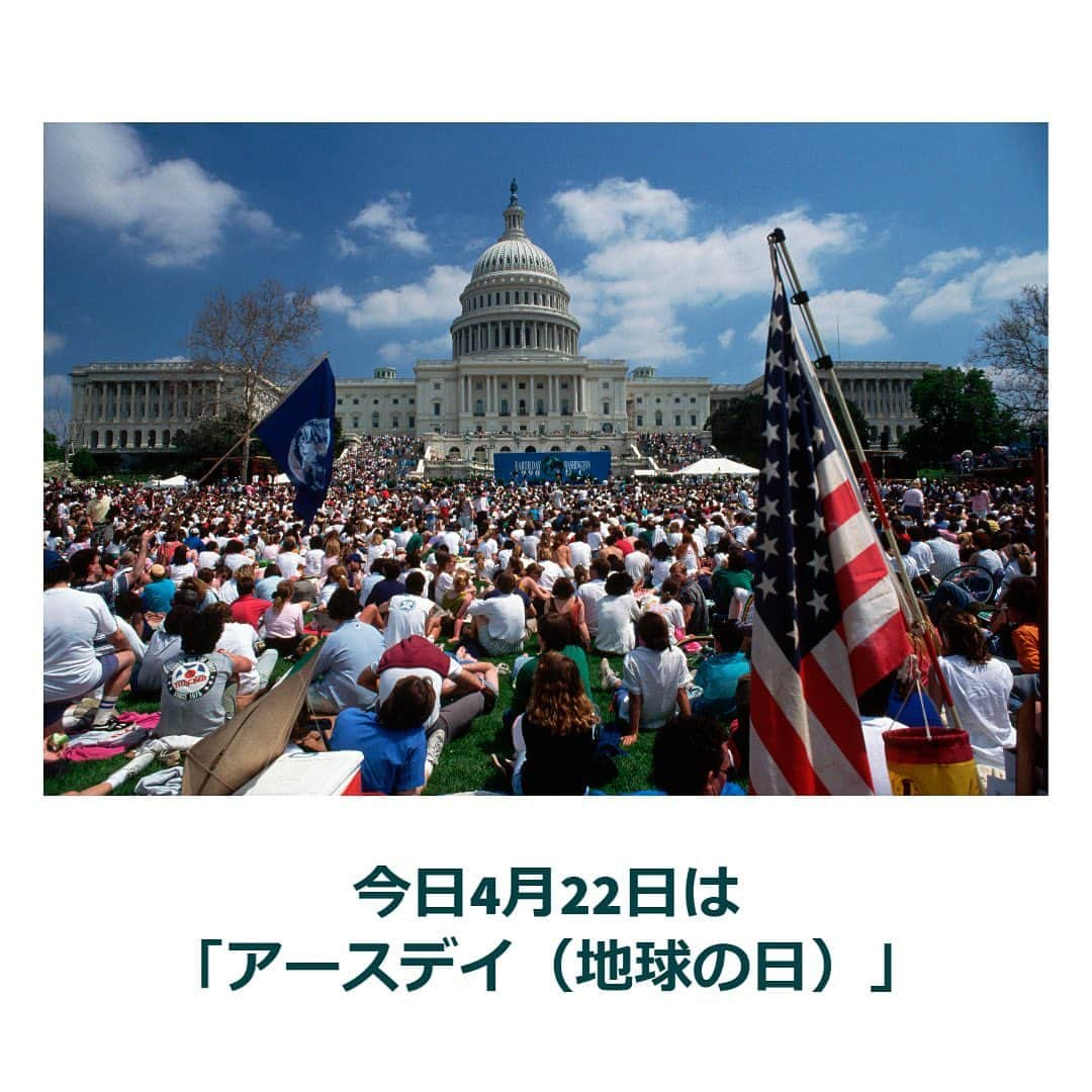 ELLE SHOP_JPさんのインスタグラム写真 - (ELLE SHOP_JPInstagram)「今日4月22日は「アースデイ（地球の日）」🌏  アメリカのG・ネルソン上院議員が1970年に4月22日を“地球の日”であると宣言し、アースデイが誕生。最初のアースデイには地球の未来を考える同じ問題意識を持った人々2,000万人が集まり、デモ行進が行われました。  今では世界中に広まったアースデイ。 今回は、サステナブルな取り組みを行っているブランドとアイテムを、ピックアップしてご紹介。  1.「CANADA GOOSE / カナダグース」 2.「patagonia / パタゴニア」 3.「ECOALF / エコアルフ」 4.「nest Robe / ネストローブ」  どういった取り組みをしているか、詳しくはストーリーのリンクの記事からご覧くださいね。@elleshop_jp  商品詳細は画面をスワイプ＆タップでチェック☞  #アースデイ #地球の日 #カナダグース #パタゴニア #エコアルフ #ネストローブ#EARTHDAY #CANADAGOOSE  #patagonia #ECOALF #nestRobe #環境問題 #SDGs #サステナブル #sustainable #ELLESHOP #エルショップ @canadagoose @patagoniajp @ecoalf_japan @nest_robe」4月22日 17時04分 - elleshop_jp