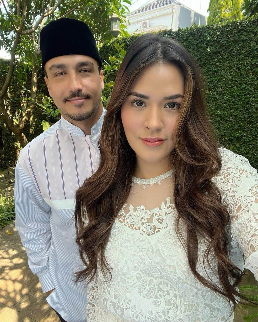 Raisa Andrianaさんのインスタグラム写真 - (Raisa AndrianaInstagram)「Mandatory lebaran pic. Maaf lahir batin semuanyaaa @hamishdw」4月22日 16時58分 - raisa6690