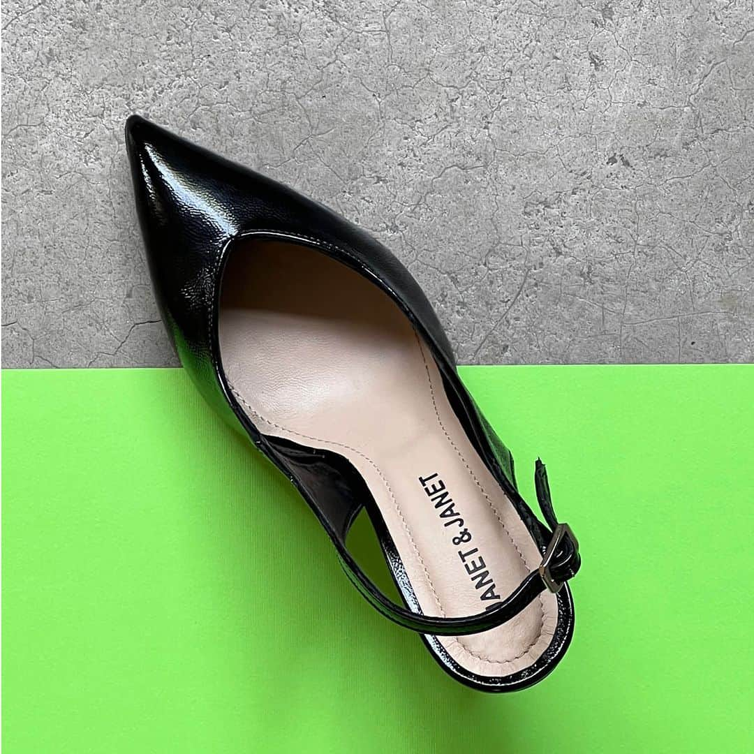 ジャネット&ジャネットのインスタグラム：「Glossy black slingback! #janetandjanet #slingback」