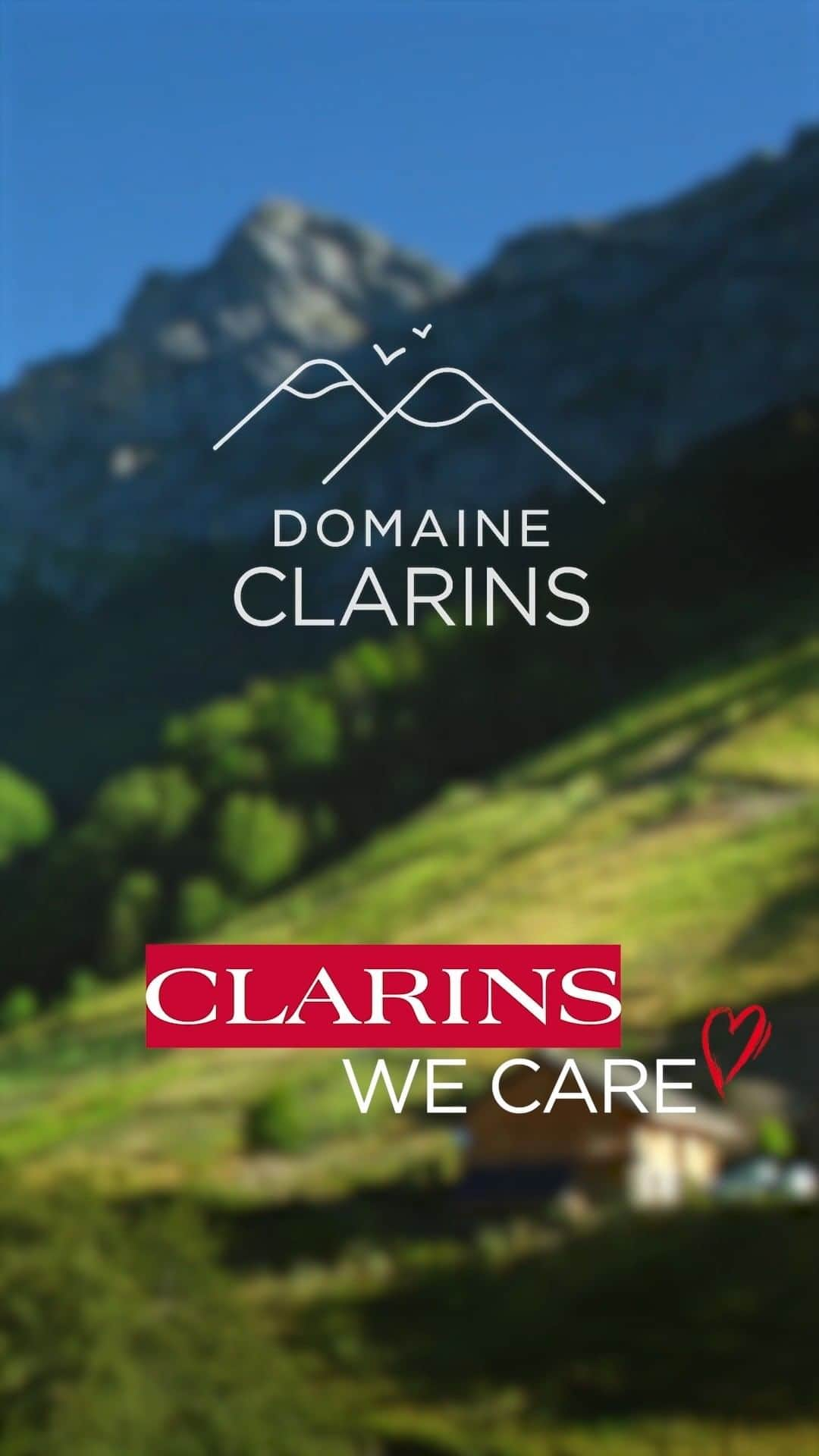 Clarins Españaのインスタグラム：「Celebremos el Día de la Tierra hoy y todos los días. 🌎  En 2016 se creó la Hacienda Clarins, nuestro laboratorio al aire libre, que se ha convertido en un lugar de producción ejemplar inspirado en la permacultura, donde las plantas crecen al ritmo de las estaciones, en un entorno puro y con absoluto respeto por la naturaleza. 🌿  Juntos haremos la vida más bella ❤  #Clarins #DiadelaTierra」