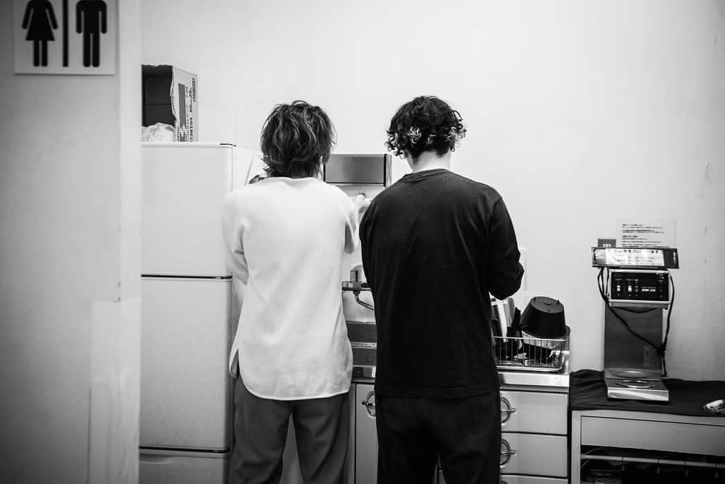 兼丸のインスタグラム：「4/21広島CLUB QUATTRO 「PART OF YOUR HEART TOUR 2023」  ツアーファイナルありがとうございました！ 来てくれた人との色んな確かめ合いや、 4人で回った広島でのあんなこと、こんなことあったよねってMCで色々話しながら思い出せて。 やっぱり広島もそうだし、各地ひとつひとつのライブが特別のもので、大切な思い出を紡いで毎回ツアー出来てたんだなと思えました。  ありがとう。 僕らの音はあなたの心の一部に。  あとはもう、やるだけさ。  Photo by @ao_dramatic_aoi   #theshesgone  #PARTOFYOURHEARTTOUR2023」