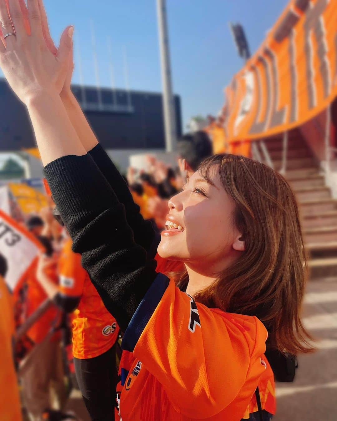 石川あんなさんのインスタグラム写真 - (石川あんなInstagram)「勝った勝った〜🧡🔥  初NACK5で戸惑ったけど行って良かった〜☺️ 気持ちいいお天気の中、アウェイ3-0勝利！！！ やっぱ現地最高だな！ わーいわーい！  目指せ三連勝🎉 #spulse #清水エスパルス #清水サポ」4月22日 17時20分 - anna_iskw