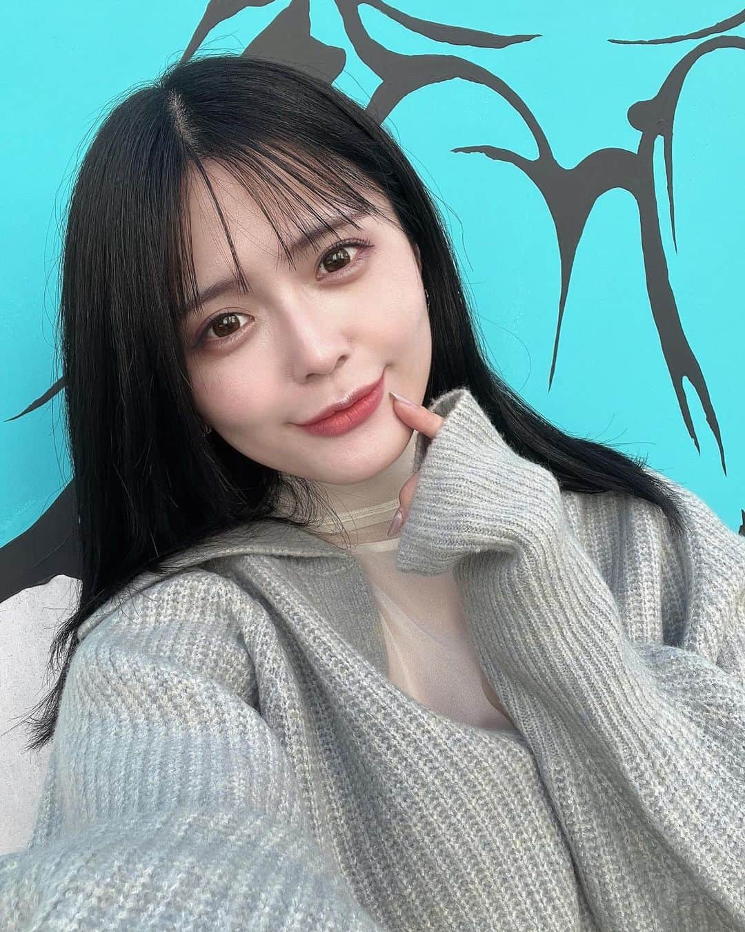 紡木吏佐のインスタグラム：「クリーニング出す前に、 駆け込みニット使用消費😇😇😇 1〜2回しか着てないのに クリーニング出すの勿体無くない😰？  今がもうラストチャンスな気がする👼  tops #lounie  knit #labelleetude   #紡木の召物」