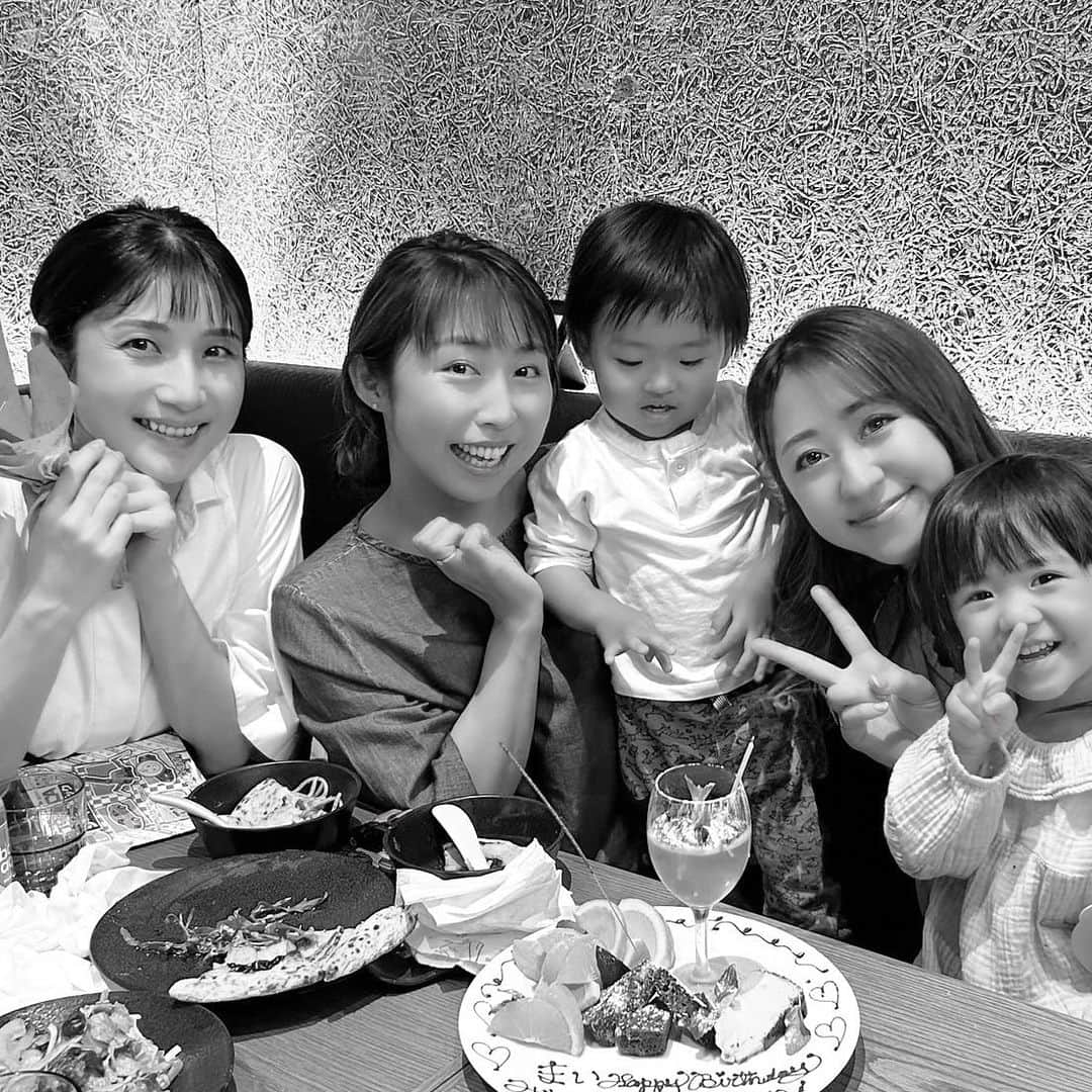高橋美咲のインスタグラム：「. #happybirthdaymyfriend #🎂 #🎉 #🥳  1歳年上なんだけど、人生の大先輩感がある友達。笑 お誕生日当日にお祝いできるって嬉しいね🫶」
