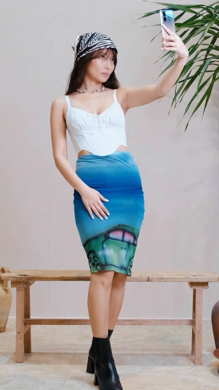 Kathryn Bernardoのインスタグラム：「This summer, there’s no excuse to not staying fresh! ☀️ To combat that humid summer and sticky feeling, my secret is NIVEA Extra Brightening Deo! It keeps me fresh and dry up to 48 hours and gives me extra bright undearms with 50x more Vitamin C and collagen protecting ingredients. 🤍」