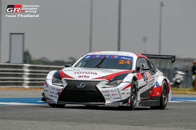 Toyota team thailandさんのインスタグラム写真 - (Toyota team thailandInstagram)「RACE DAY - TEAMWORK MATTERS 🚗❤️‍🔥MADCOW อย่างโหด ฉายเดี่ยว 1 ชั่วโมงเต็มจบ Race 1 อันดับ 3 Overall กับ Lexus RC-F GTM หมายเลข 24 ในสภาพอากาศที่ร้อนสุด บีบใจจนถึงนาทีสุดท้าย ทั้งคนทั้งรถต้องสุด! Thailand Super Series สนามเปิดฤดูกาลแข่งขันรถยนต์ทางเรียบ  สนามที่ 1 วันที่ 21-23 เมษายน นี้ สนามช้าง อินเตอร์เนชั่นแนล เซอร์กิต จ.บุรีรัมย์ 🚗Super Car GT3 #19 แมน & ต้น ใช้รถ Lexus RC-F GT3 🚗Super Car GT4 #19 arto ใช้รถ Toyota Supra GT4 🚗Super Car GTC #69 กล้า ใช้รถ Toyota Supra 🚗พร้อมรถแข่งคันใหม่ กับนักแข่งคนใหม่ ณ ดล วัฒนธรรม แชมป์ประจำปี TOYOTA Gazoo Racing Motorsport 2022 ที่ได้สิทธิเข้าร่วมทีม จะใช้รถ Toyota Yaris E-Fuel Carbon Neutral ลงแข่งในรุ่นSuper Compact #19 ชมการแข่งขันผ่านทาง Facebook & YouTube: @Thailand Super Series」4月22日 17時46分 - toyotagazooracingteamthailand