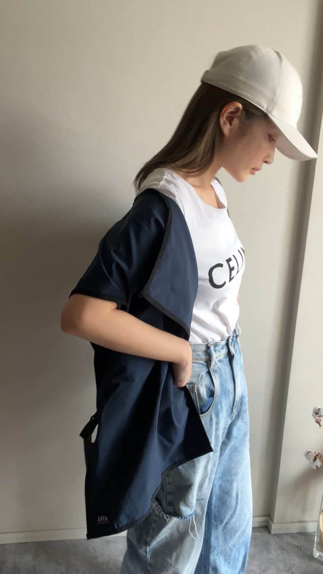 *✭ᏋണᎥ✭*のインスタグラム：「異素材ドッキングベスト♡ 詳しくはリール内で☺︎ ㅤㅤㅤㅤㅤㅤㅤㅤ @classicalelf_official  (166cmネイビーLサイズ着用) ㅤㅤㅤㅤㅤㅤㅤㅤ #クラシカルエルフ #classicalelf #エルフコーデ #タイアップ #java #ジャバ #uniqlo #gu #zara #ユニクロ #ジーユー #ザラ #zozo #zozotown #zozo購入品 #zozotown購入品 #ベスト #ドッキング #メンズライク#骨格ウェーブ#ブルベコーデ#プチプラコーデ」