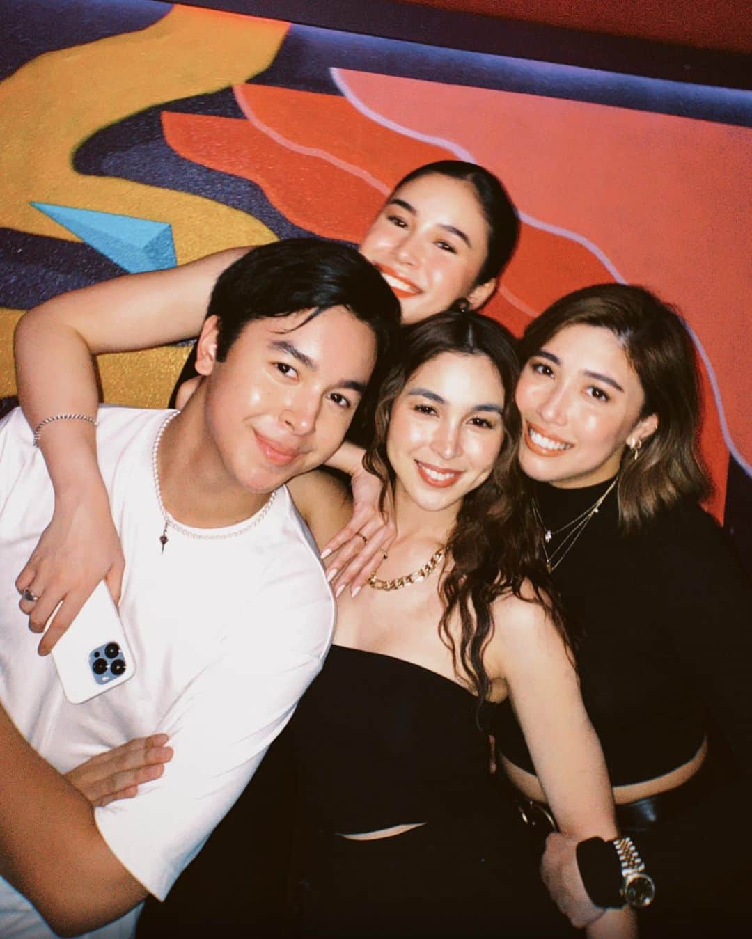 ジュリア バレットのインスタグラム：「When the sisters come together to surprise our only boy 🥹 We love you @theleonbarretto! Beyond words 🤍🤍🤍」