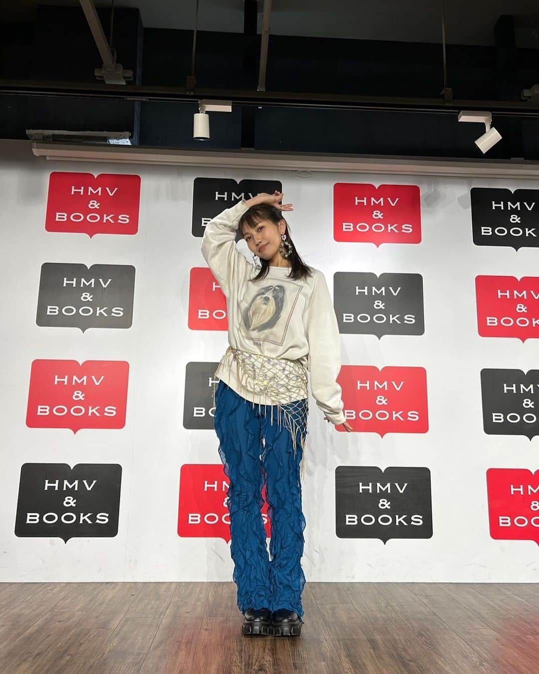 井上苑子さんのインスタグラム写真 - (井上苑子Instagram)「HMV&BOOKS SHIBUYA きてくださった皆様ありがとうございました🌼 ニューイヤリング可愛くてお気に入り☺️🫶 @zi_zo_style  @itimi.jp  ありがとうございます🧞‍♂️🩵」4月22日 17時49分 - inouesonoko