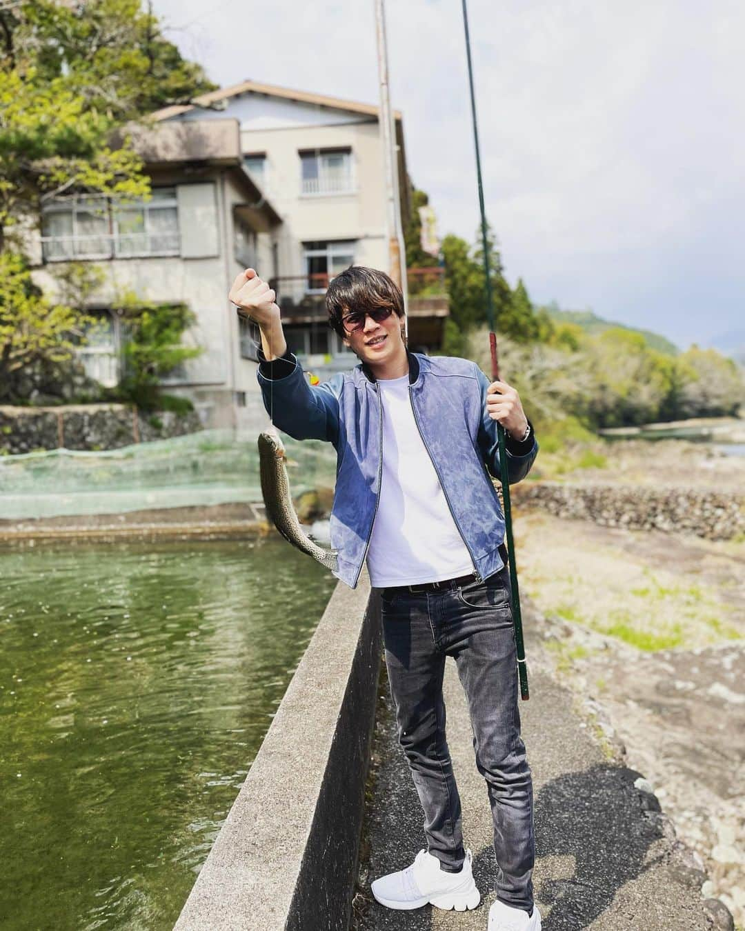 吉田三郎のインスタグラム：「地元帰った時に自然を満喫しました♪♪」