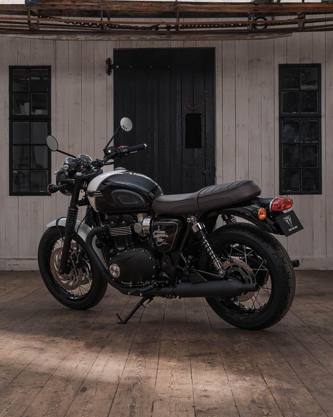 Triumph Motorcycles Japanさんのインスタグラム写真 - (Triumph Motorcycles JapanInstagram)「「DGR リミテッド エディション」は全世界でわずか250台限定の特別なモデルです。⁣ ⁣ 各バイクには、バイクの車体番号とDGR限定エディションナンバーが記載されたコレクターズエディションの証明書が付属します。⁣ ⁣ #GentlemansRide #DGR2023 #ForTheRide #トライアンフ #TriumphMotorcycles」4月22日 18時00分 - triumph_motorcycles_japan