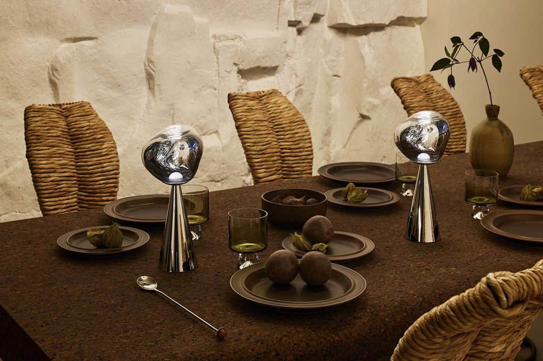 トム ディクソンのインスタグラム：「We've partnered with @AmorimCorkComposites to display all manner of CHOICE this year in Milan utilising a cork backdrop and across our CORK family.   Cork is a natural, environmentally friendly material. It is biocompatible and can be easily recycled without producing toxic residues. Cork harvesting is an environmentally friendly process during which not a single tree is cut down. The bark renews itself ready for the next harvesting.   Discover our CORK family this Earth Day.    #earthday #amorimcorkcomposites #cork #sustainability #oneparkdrive @amorimcorkcomposites @designresearchstudio @petenavey」