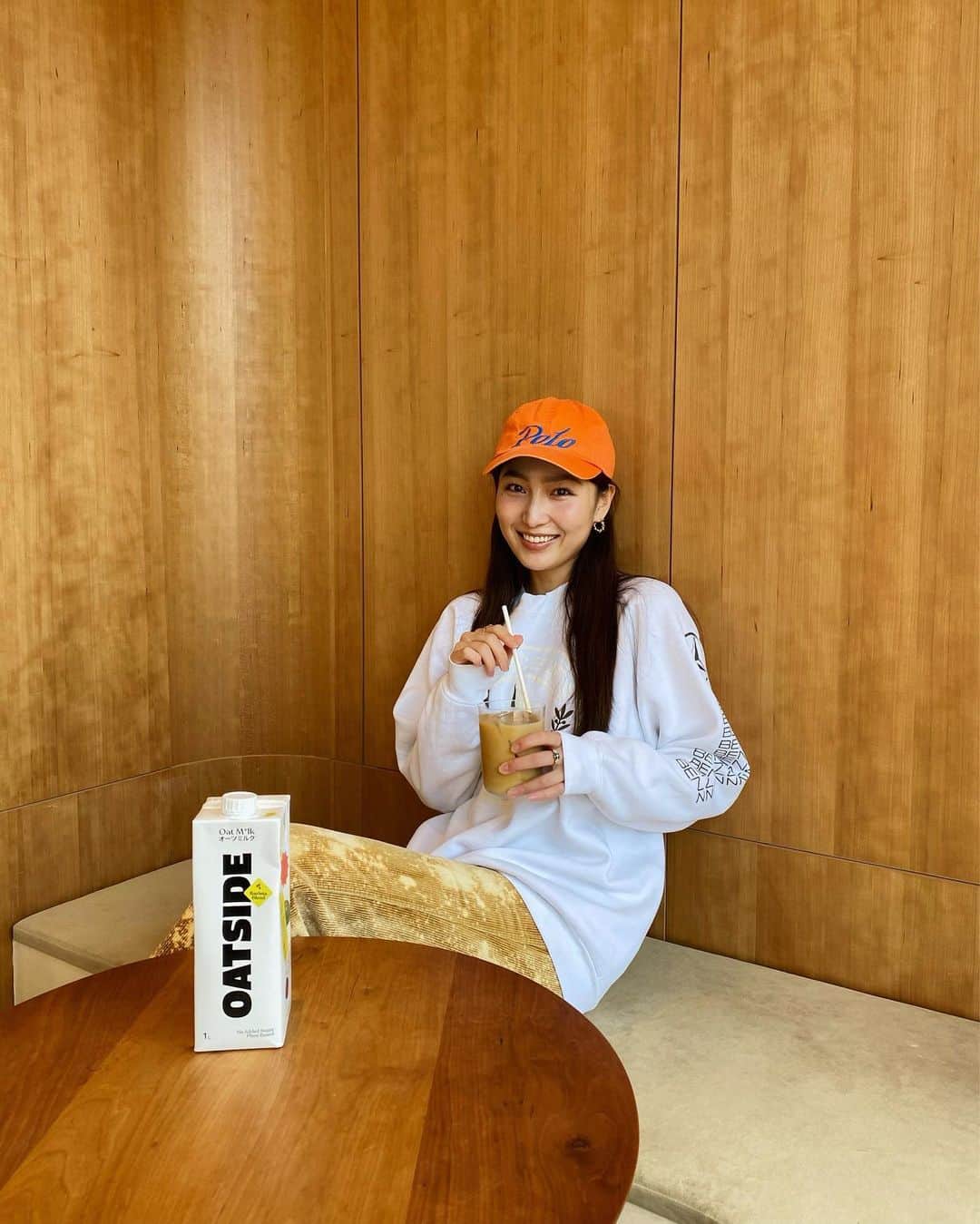 中世古麻衣のインスタグラム：「HAPPY EARTH DAY🫶🏽🌏💫  今日4/22はEarth Day！ということで @vervecoffeejapanさんのアースデー限定オーツスパイスラテがとっても美味しかったのでシェア🌞🤎  @oatside_jp のオーツミルクがコーヒーとの相性抜群でとにかく美味しい！ 4/30までVERVE COFFEE全店で飲めるそうなので是非試してみて😍  Every Day Is Earth Day😉🌳🦋🍃  #oatside #OatsideOfEarth #オーツミルク  #earthday #アースデイ」