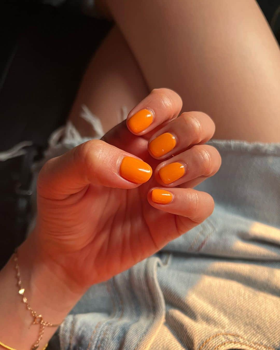 宮崎絹子のインスタグラム：「きぃって何色が似合う？🥹  #babykiysnaildesign 🧡」