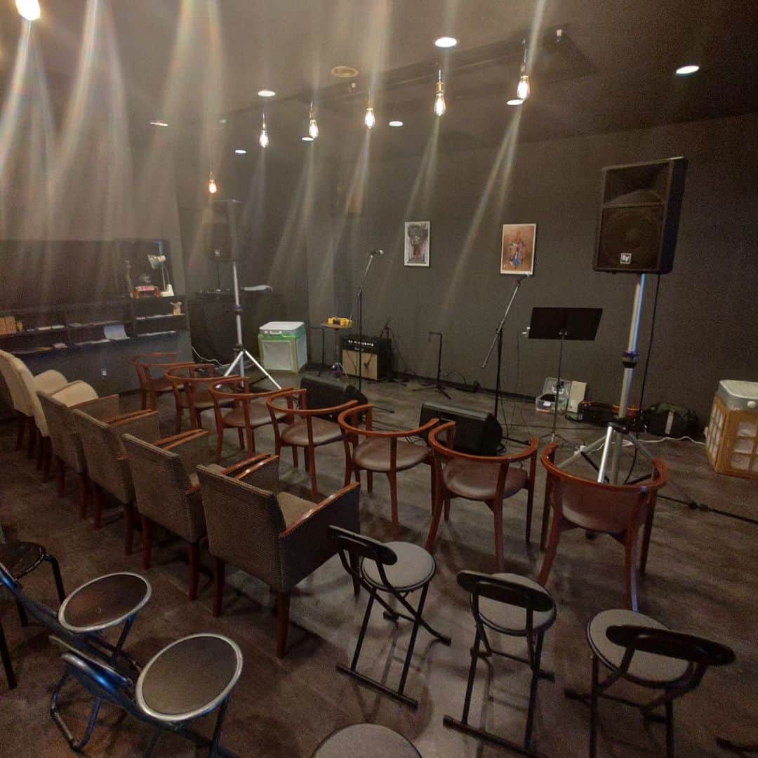 山川のりをのインスタグラム：「今夜は高松、燦庫サンコーにてギターパンダライブです。18時30分/19時、3000円+D/3500円+D。共演はとんちピクルス。お近くの方は慎重に会いに来てアイニージュー！」