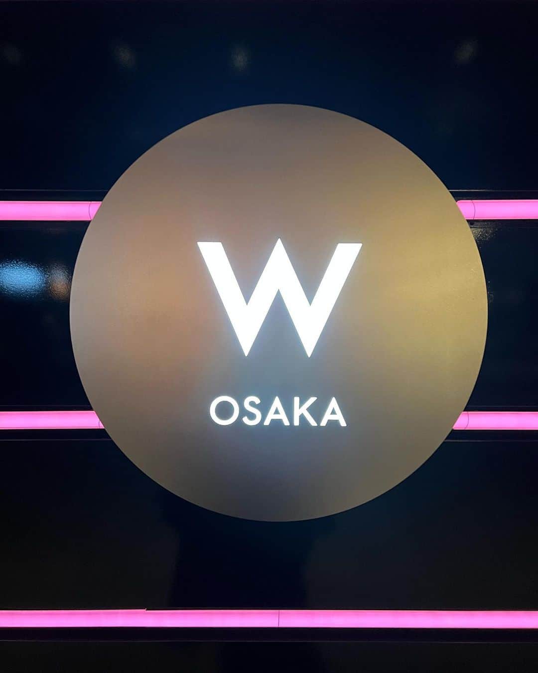 のインスタグラム：「W Hotel Osaka 大阪大好き✌️非日常感全国ナンバーワンのホテルはこちらです  #wホテル #w大阪 #大阪 #大阪観光 #大阪ホテル #ホテル巡り #ホテルステイ #ひとり旅 #ひとり旅女子 #国内旅行 #マリオットボンヴォイ #マリオットホテル #japan #japantravel #osaka #wosaka #marriott #marriottbonvoy #hotellovers」