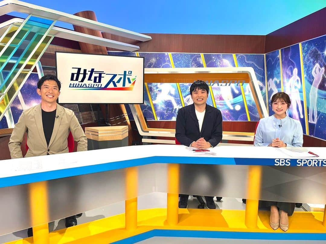 山﨑加奈さんのインスタグラム写真 - (山﨑加奈Instagram)「・ 今日のみなスポ🌟 ゲストは太田吉彰さん🙌🏻 エスパルスとベルテックスの嬉しい勝利をお伝えできました☺️🧡 そのおかげか、OA後のスタジオも楽しそう📸  ご覧いただきありがとうございました！ 来週はエスパとジュビロの試合をチョーソクでお伝えします🫶🏻 ・ #みなスポ  #sbsテレビ  #清水エスパルス  #ベルテックス静岡  #ジュビロ磐田  #藤枝myfc  #アスルクラロ沼津  #静岡ブルーレブス  #スポーツキャスター  #アナウンサー  #山﨑加奈」4月22日 18時18分 - kana_yamazaki_sbs