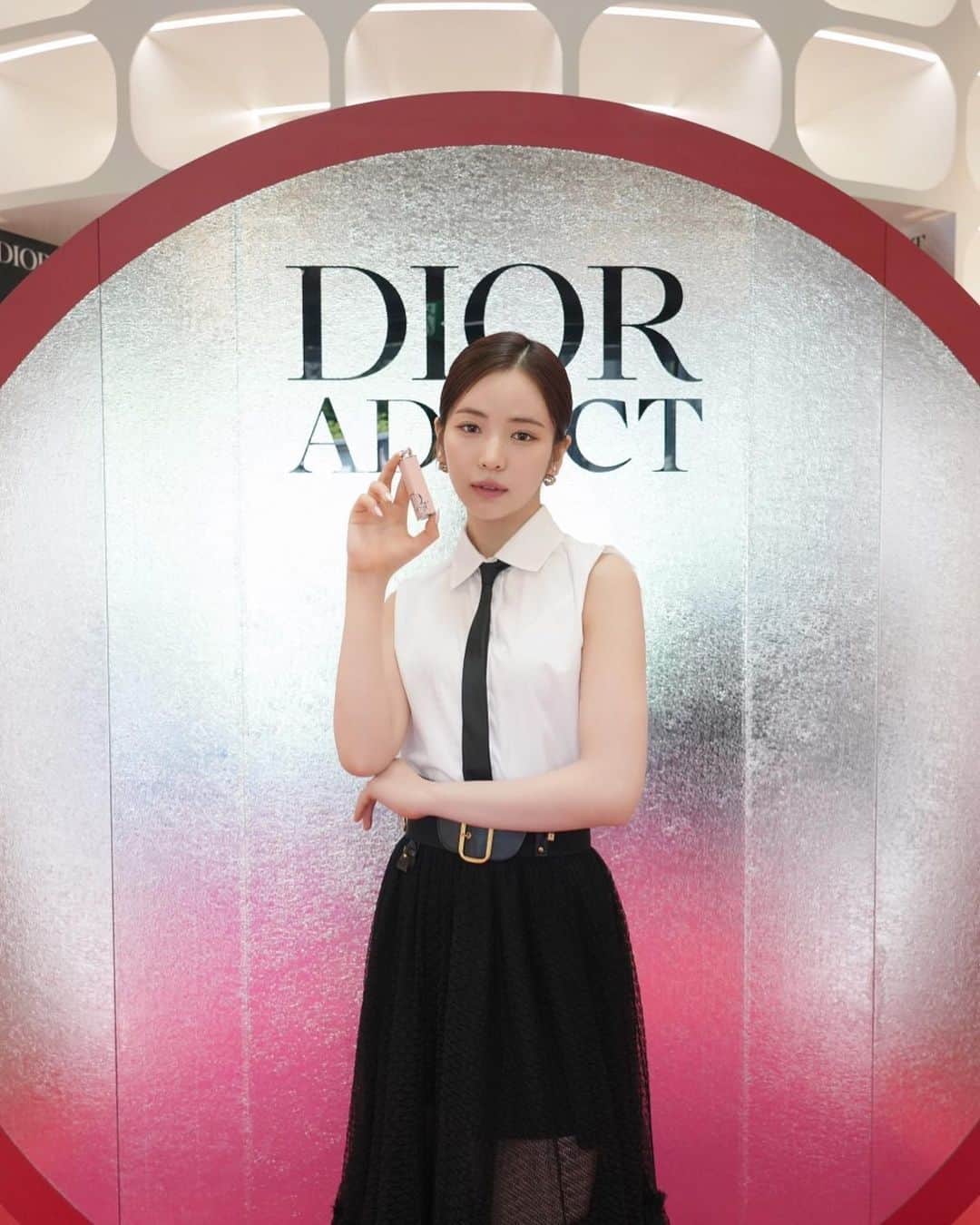 NiziUさんのインスタグラム写真 - (NiziUInstagram)「#AD ディオールアディクトポップアップイベントにお邪魔させて頂きました❤️ 赤で包まれた素敵な空間で、是非自分に似合うカラーを探してみて下さい💄💋  @diorbeauty @dior #ディオールアディクトリップスティック #ディオールアディクトポップアップイベント」4月22日 18時30分 - niziu_artist_official