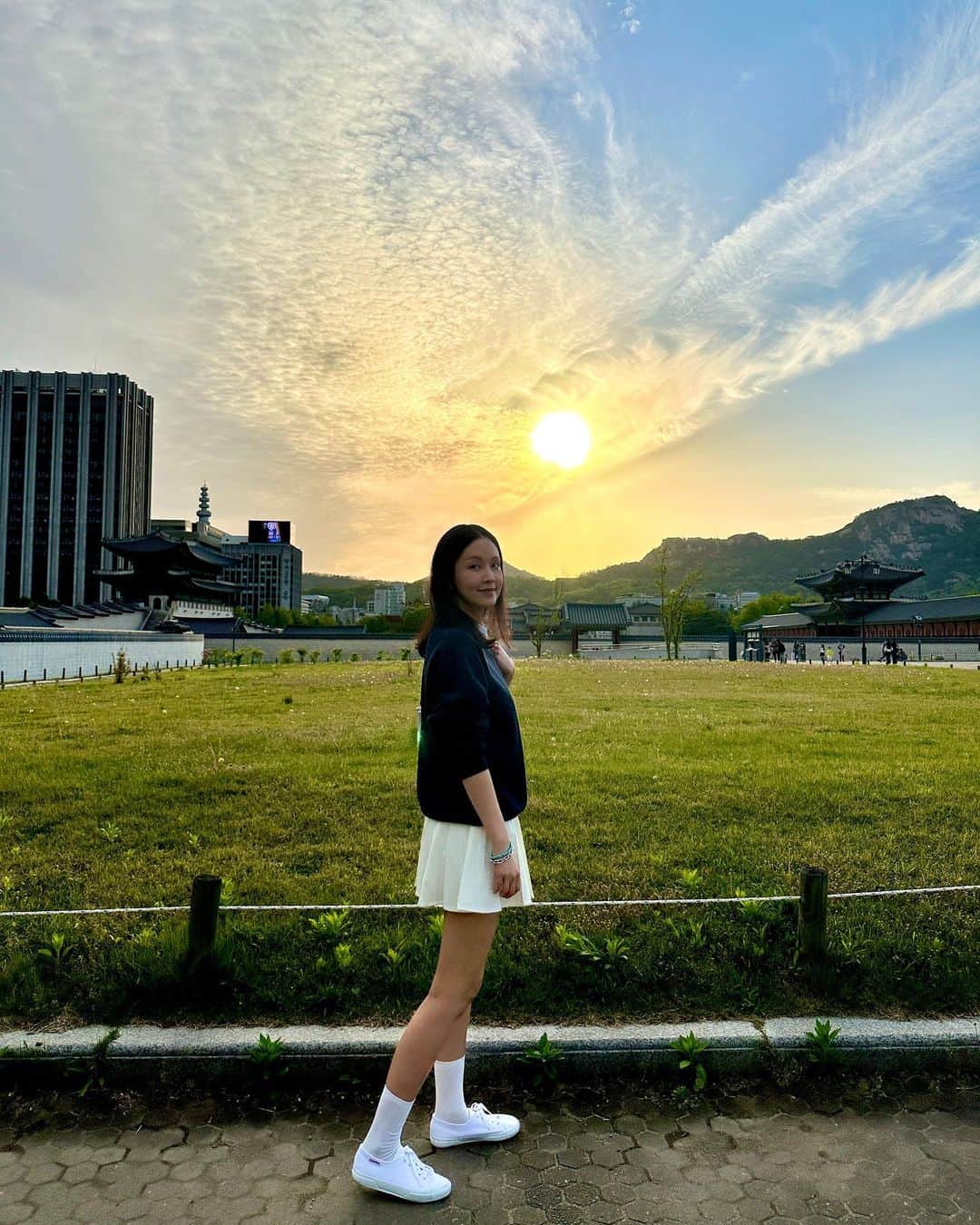 ファン・ソヒのインスタグラム：「삼청동데이트♥️ 일취월장중인 신랑 사진솜씨👍🏻」