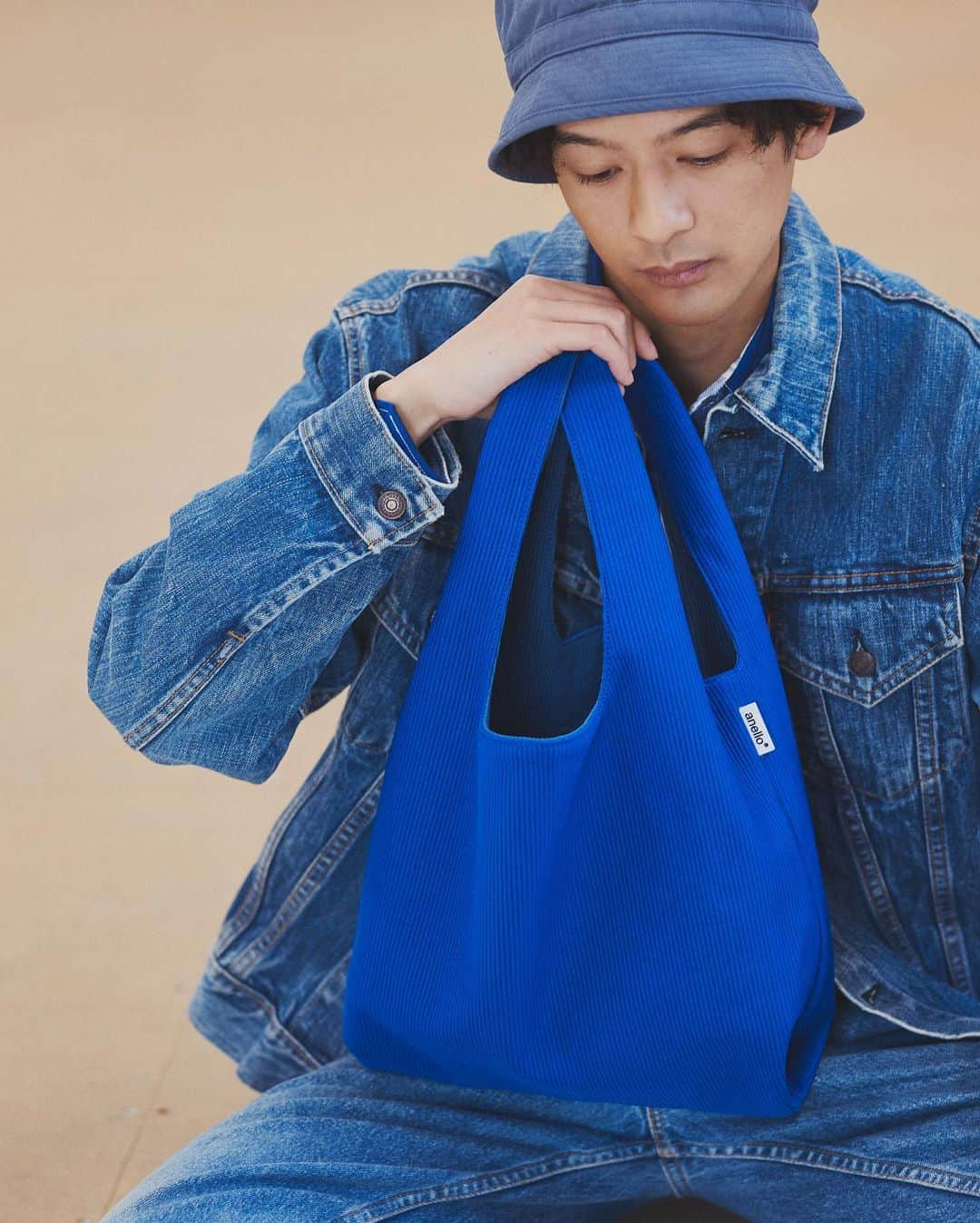 anello®OFFICIALさんのインスタグラム写真 - (anello®OFFICIALInstagram)「【TELECO/ BAGGYBAG】TELECO A4トート  レトロスポーツな配色のA4トートバッグは なんとリバーシブル！ 気分や服装に合わせて違う表情を楽しめます。   #gift #anello #anellobag #bag #shoulderbag #backpack #daypack #bostonbag #ギフト #ミニボストンバッグ #ミニボストン  #口金リュック #リュック #バックパック #ボディバッグ #クロスボディバッグ #メッセンジャーバッグ #ボストン バッグ #通勤バッグ #通学バッグ #旅行」4月22日 18時27分 - anello_bag