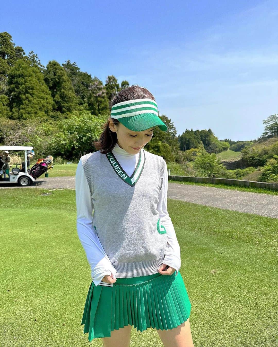戸崎奈津のインスタグラム：「💚⛳️💚🏌️‍♀️  韓国ゴルフウェアの @cervagolf.jp ✨✨  デザイン、着やすさ、色の感じがとても好み♡🌿  この日は４月とは思えないぐらい暑かったな☀️  #ゴルフウェア #ゴルフ #ゴルフコーディネート #cervagolf #韓国ゴルフウェア #golf #golfr #golflife #golffashion #골프웨어 #골프여자　#golfwear  #ゴルフ女子」