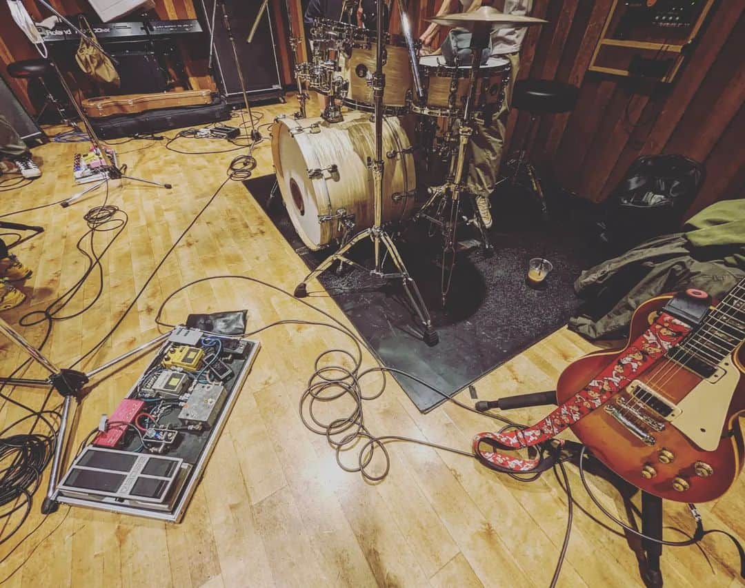 磯部正文のインスタグラム：「⁡ ⁡明日4/23(日)⁡は 高円寺HIGH STUNNER pre. 「俺の道」vol.7⁡ ⁡⁡ ⁡STUNNERとHUSKING BEE2マンです  OPEN/18:30 START/19:00 ⁡ ⁡よろしくお願いします🤓」