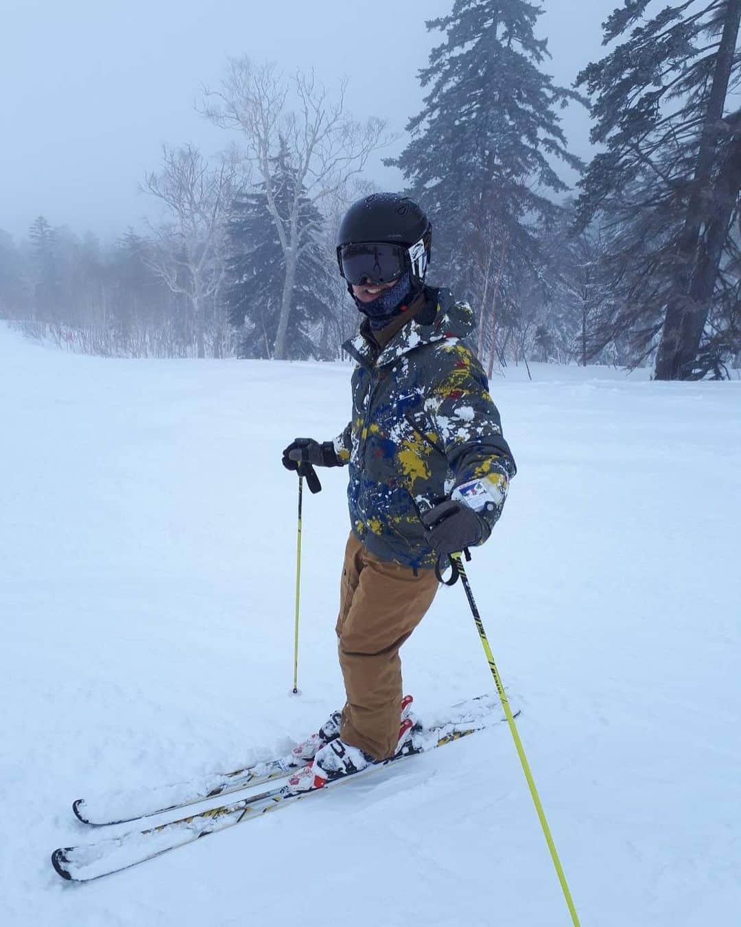 HBC北海道放送アナウンス部さんのインスタグラム写真 - (HBC北海道放送アナウンス部Instagram)「川畑恒一です。 札幌は桜が満開ですが、山ではまだスキーが出来ます。本州からスキー好きの友人が来たので札幌国際へ。 この日は市内中心部でも雪がちらつく天候で、春スキーというより冬スキー。 しっかり滑り納め出来ました！  #スキー #春スキー？ #札幌国際スキー場  #温泉入浴パックで #朝里川温泉  #HBC #アナウンサー #川畑恒一」4月22日 18時42分 - hbc_announcer
