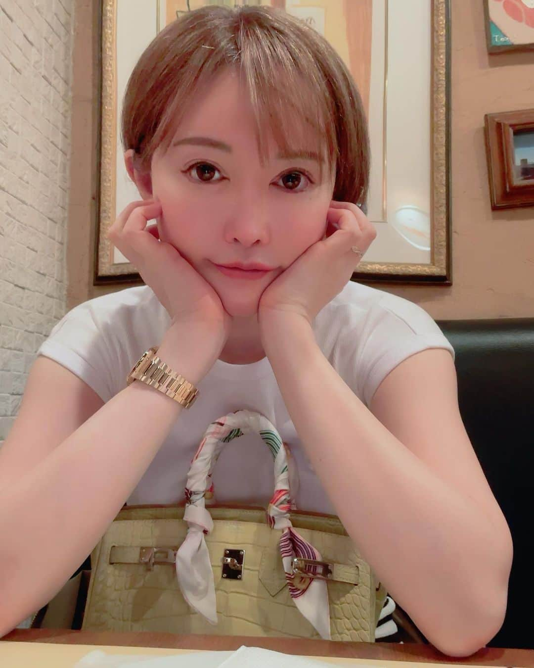 里美ゆりあのインスタグラム：「まちぼうけ🙂」