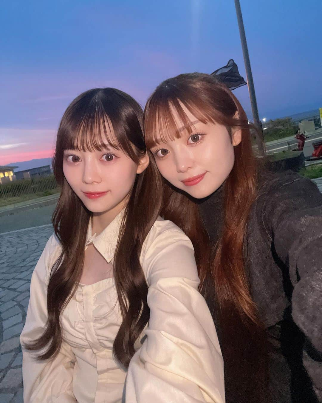 松村キサラのインスタグラム：「・ みゆと江ノ島と鎌倉行ってきました^^ 景色もとっても綺麗で美味しいものも沢山食べれて 幸せな1日すぎた😌🤍  #江ノ島 #鎌倉 #江ノ島グルメ #鎌倉グルメ」