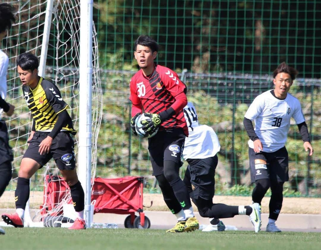 福島ユナイテッドFCさんのインスタグラム写真 - (福島ユナイテッドFCInstagram)「#0422TM岩手🔴⚫️  𝙈𝘼𝙏𝘾𝙃 𝙍𝙀𝙎𝙐𝙇𝙏  #福島ユナイテッドFC 3-1 #いわてグルージャ盛岡  【得点者🎗️】 #大武峻 #柴圭汰 #森晃太  寒い中最後まで応援ありがとうございました！  #柴圭汰 #大武峻 #森晃太 #野末学 #大森博 #粟野健翔 #堂鼻起暉  #城定幹大  #大杉啓  #一心一積 #福島ユナイテッド #fufc #福島 #Jリーグ #jleague #サッカー #soccer #⚽️」4月22日 19時00分 - fukushimaunited_fc