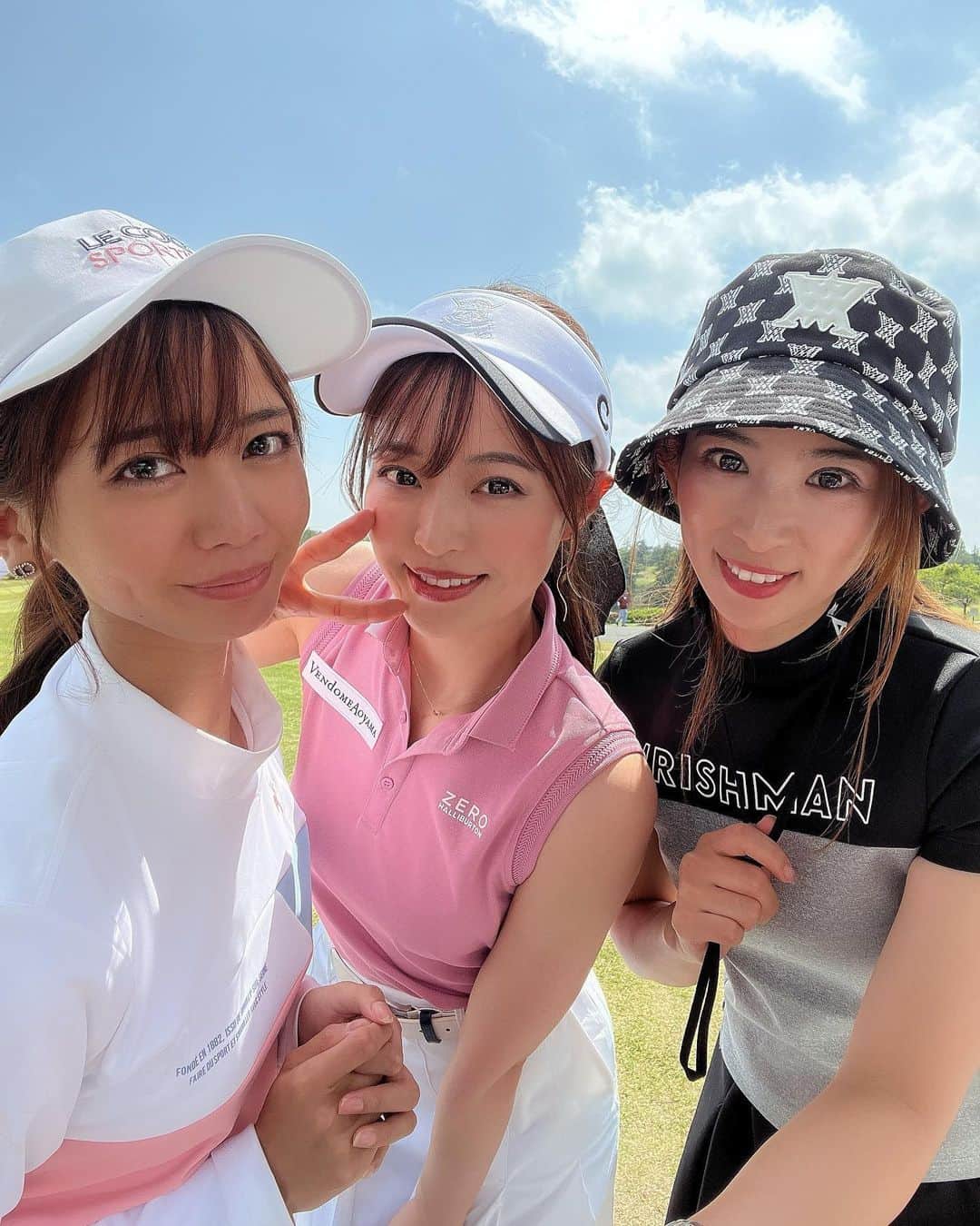 高橋としみのインスタグラム：「前日のオフショット♥️ 今日と違って夏日でしたー😊  また３人でゴルフ行きたいな✨  #ゴルフ#ゴルフ女子#ゴルフコーデ#ゴルフウェア#golf#高橋としみ#千葉新日本ゴルフ倶楽部」