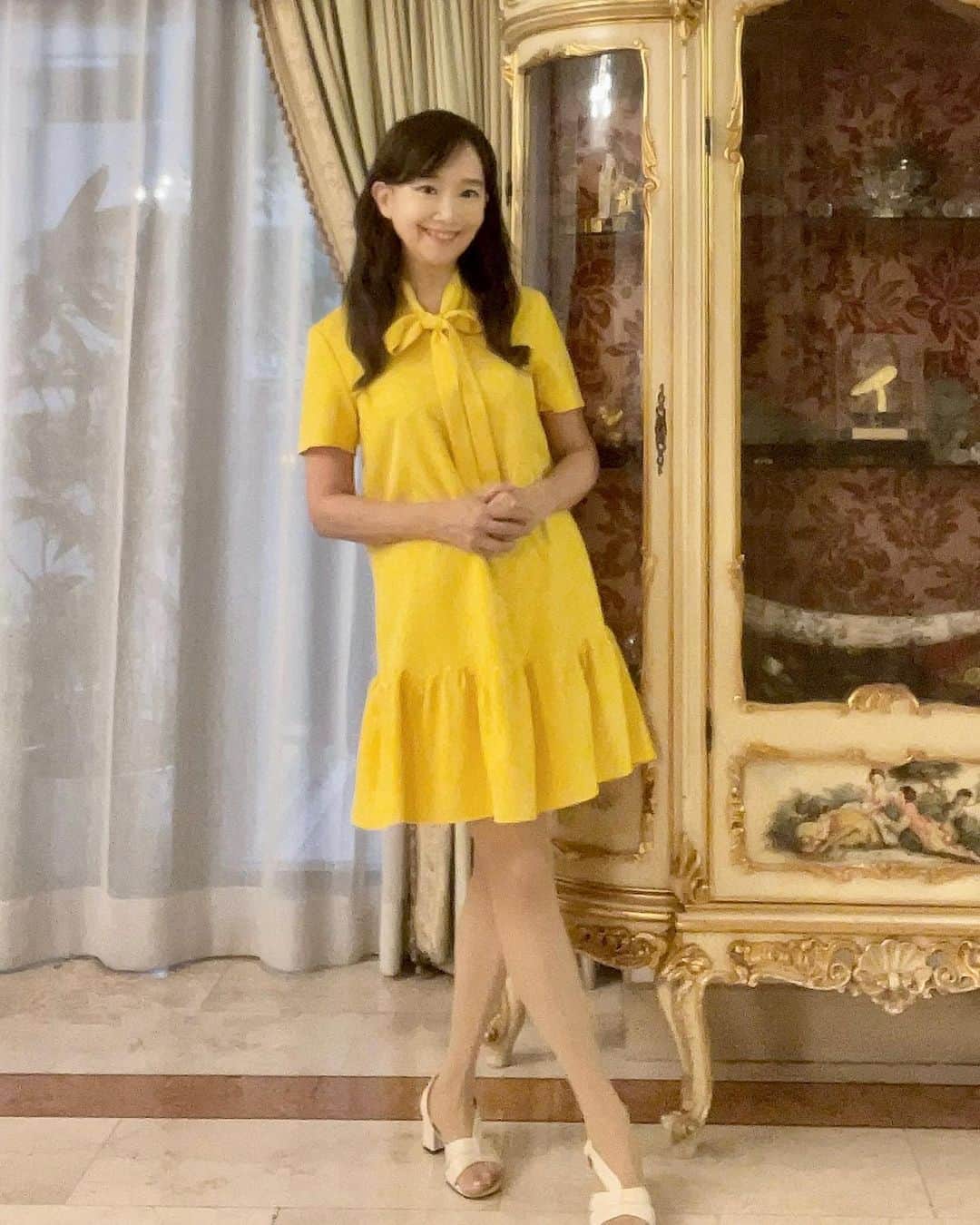 アグネス・チャンのインスタグラム：「Taking my sister out to dinner to celebrate her birthday! So happy for her! I have presents and cake. All ready to go.」
