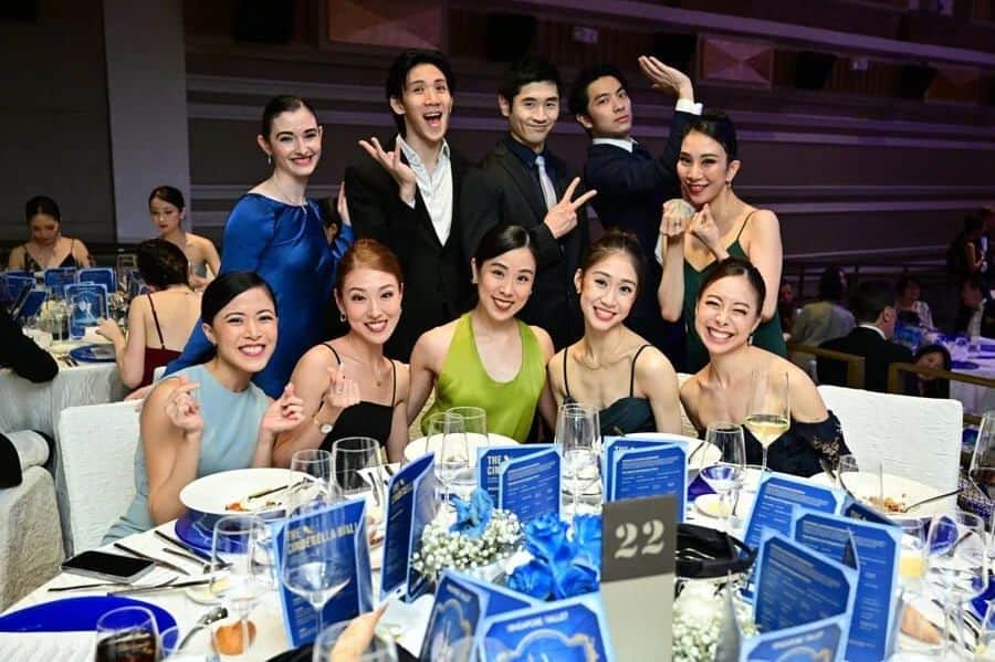 峯岸伽奈のインスタグラム：「.  .  .   The Cinderella Ball last night 💎👠  📷1,2 @movingstills.sg  コロナ禍後初めてのガラでした。 たくさんの方々のサポートに日々感謝。  #singaporeballet #dancerlife #シンガポールバレエ #バレリーナ  #バレエダンサー」