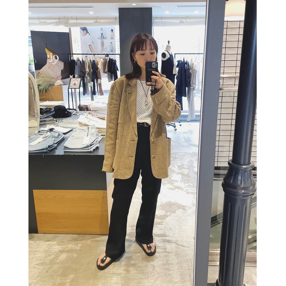 野尻美穂のインスタグラム：「お店に立つのは発見が沢山あっていつも楽しい🥰 来てくださった方、ありがとうございました🥰 また来週土曜日💫  トートは @iena_enfant 限定カラー🖤」
