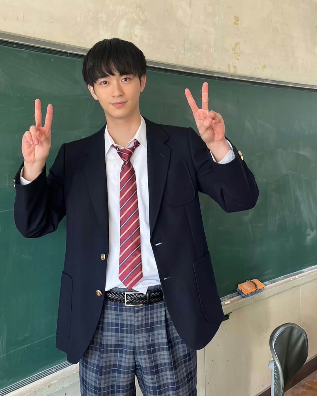 野村康太のインスタグラム：「明日、4/23 (日)  よる11:55〜 テレビ朝日 『あざとくて何が悪いの？』 あざと連ドラに出演させていただきます！  制！服！😁  是非ご覧ください！  #あざとくてが悪いの #あざと連ドラ」