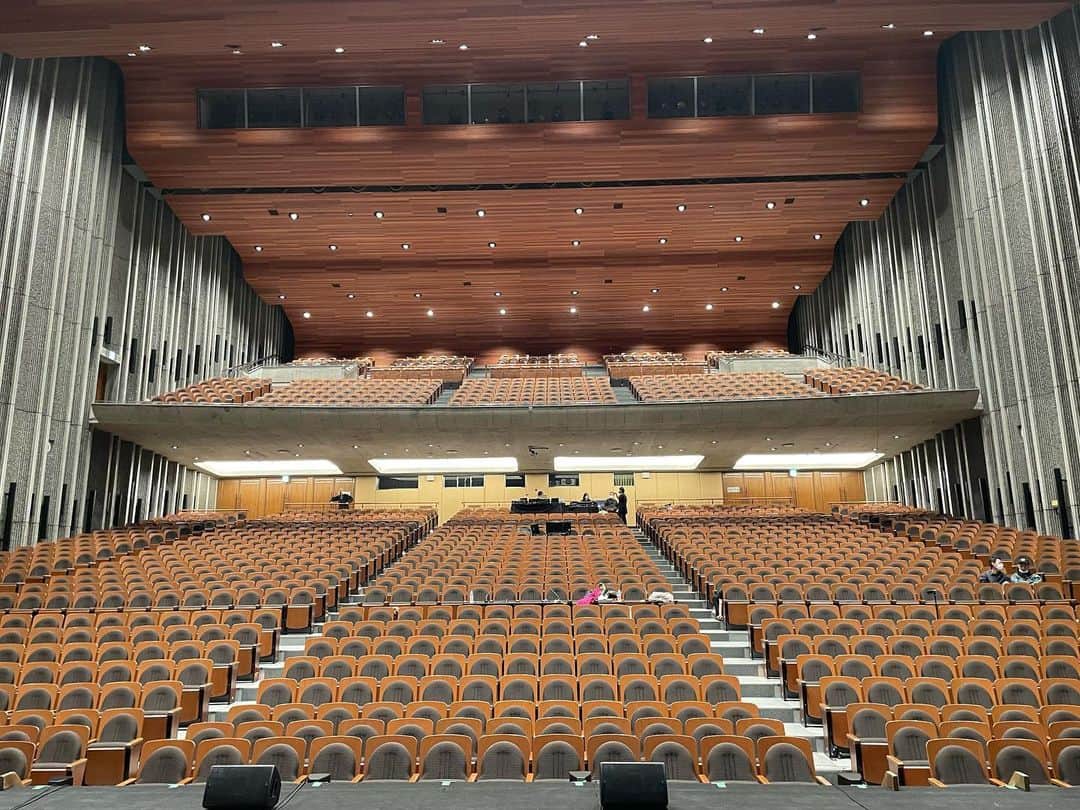 大和田美帆さんのインスタグラム写真 - (大和田美帆Instagram)「. #ミュージカル #DADDY #新潟公演 みんなで一つになって、無事に終えることができました。  温かい拍手、笑い声にたくさんパワーをもらいました。 有り難うございます！  また、あらためて、中川ひろたかさんの曲、新沢としひこさんの歌詞の素晴らしさに感動する日となりました。  最後までどうか冒険を続けられますように!!   次は4/29 仙台です。」4月22日 19時10分 - miho_ohwada