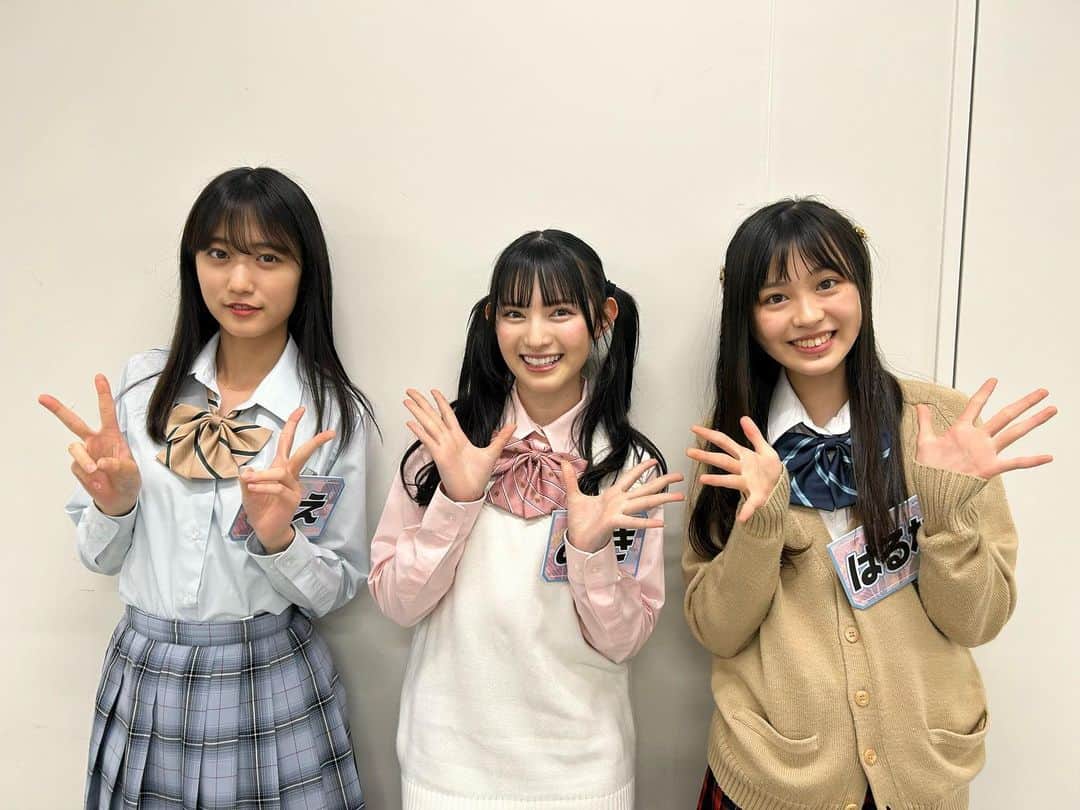 のインスタグラム：「. 同じ事務所のおふたりと＾＾  超無敵クラス、 明日12時45分より放送です~ ぜひご覧ください！ . #超無敵クラス #菅田愛貴 ちゃん　 #武上陽奈 ちゃん #スターダストプロモーション #崎本紗衣 #崎本紗衣崎本紗衣崎本紗衣」