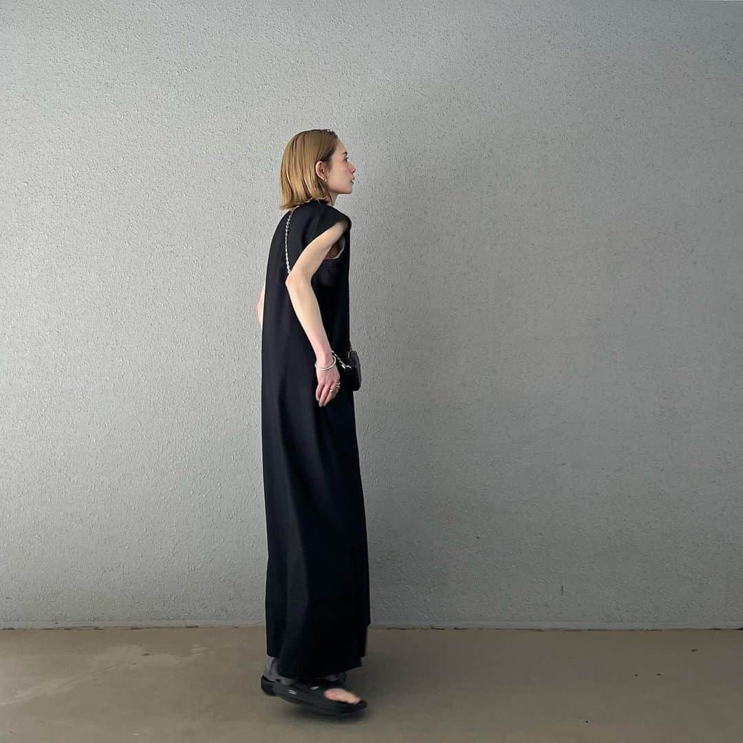 MATSUIRIHOさんのインスタグラム写真 - (MATSUIRIHOInstagram)「150cm🚶‍♀️ スカートは長すぎるくらいの丈感で着たい◎ 程よいキーネックが良い感じ。  @geera__official  商品番号：207880 (リネン入りＶネックオーバージャンスカ：M着用） 詳細はZOZO/公式Instagramでチェックしてみてください〜🙇🏼‍♀️  #春夏コーデ #低身長コーデ #150cmコーデ #GU #GUコーデ #ジーユー #GeeRA #ジーラ #ジーラコーデ #春コーデ#アメスリ #accessory #oofos #サンダルコーデ　#ボブ #シンプルコーデ #カジュアルコーデ #大人カジュアル #骨格ナチュラル #大人ファッション #ボブヘア #ぱっつんボブ #ハイトーンカラー」4月22日 19時11分 - rihoo914