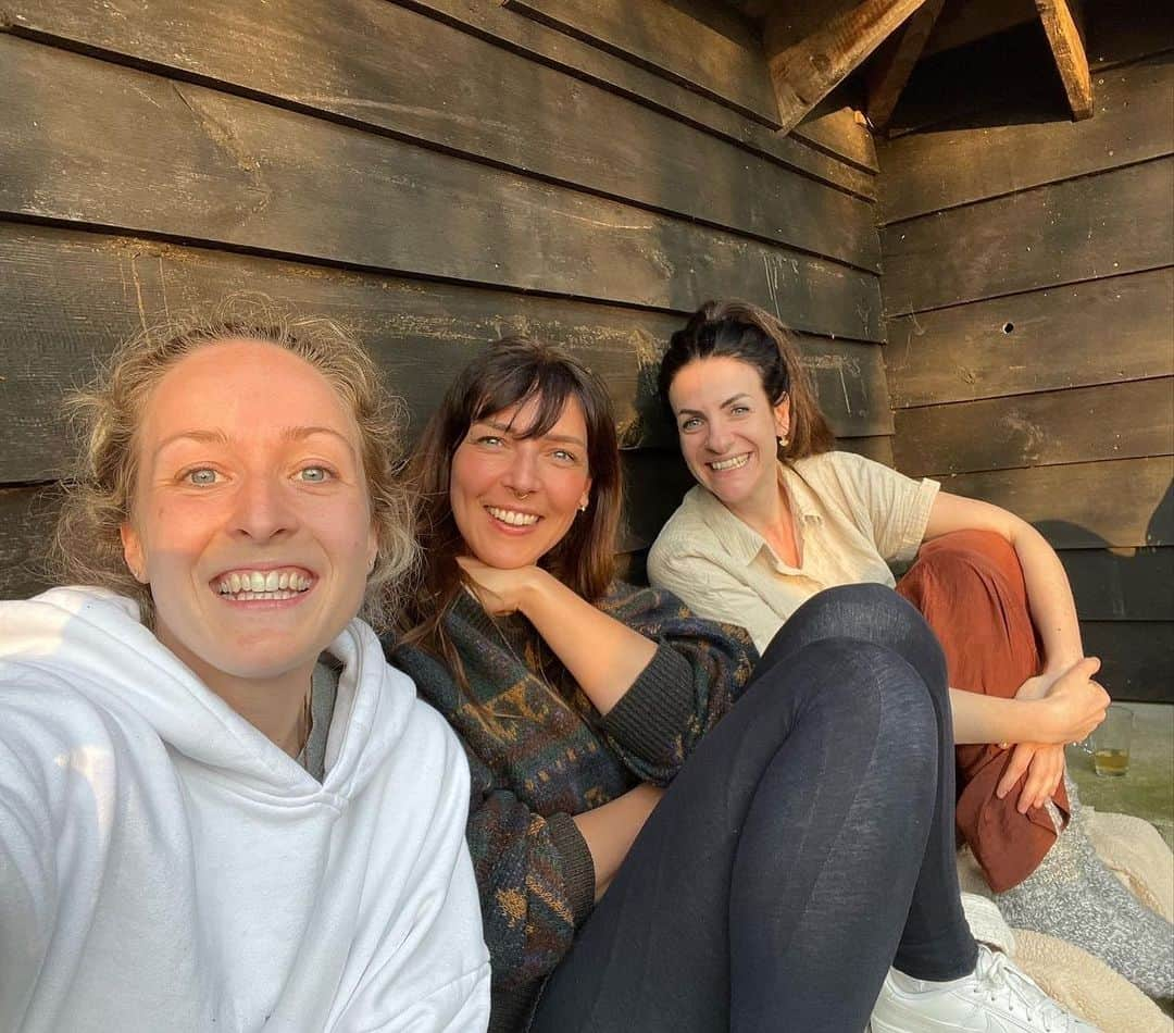 セリーヌ・バン・ガーナーさんのインスタグラム写真 - (セリーヌ・バン・ガーナーInstagram)「Afkicken maar vooral nagenieten van een weekje met deze vrouwen! ☀️🤍」4月22日 19時12分 - celinevangerner