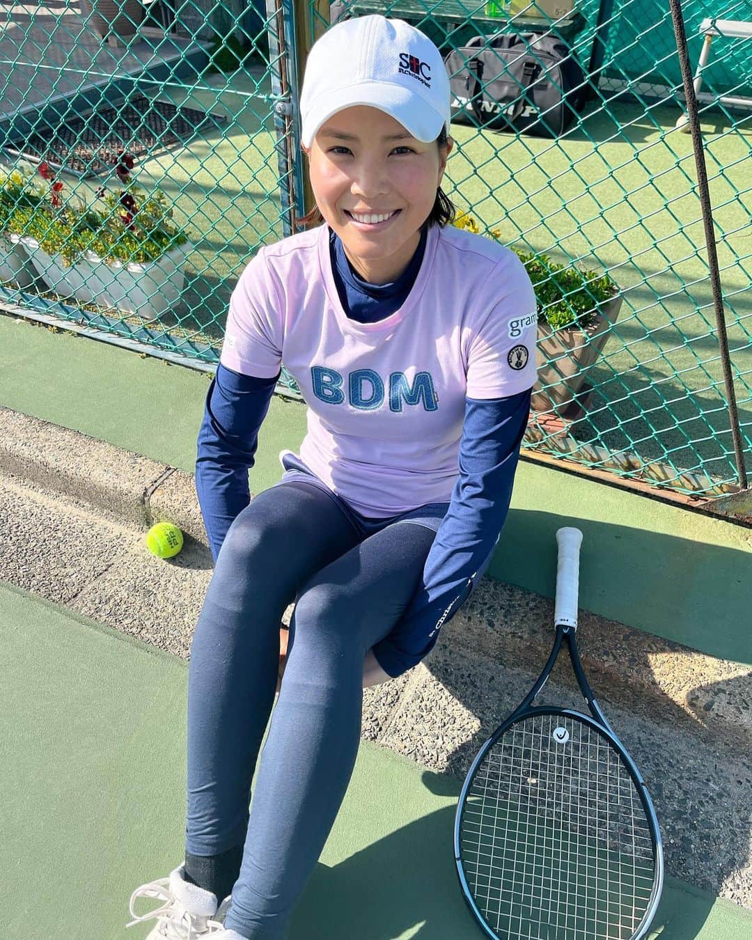 尾崎里紗のインスタグラム：「今日から @kaji.haruka の練習サポートに入ります。   暑くなってきたので皆さん熱中症には気をつけてください！😆☀️  ⁡ @balle_de_match_official 新しいアパレル✨ ⁡ ⁡」