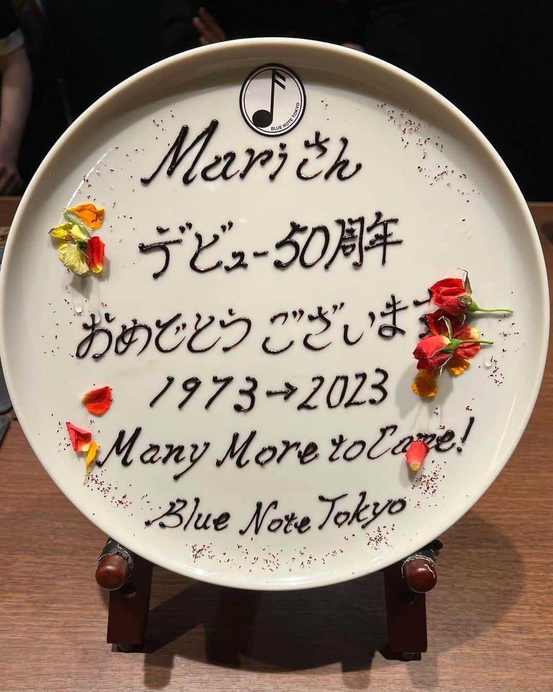 夏木マリさんのインスタグラム写真 - (夏木マリInstagram)「#maridemode5  #2days #jazz #blues  #boogiewoogie  ステージ終わったら、 お祝いプレートが、、、  @bluenotetokyo はいつも優しい、、、 Thank youーーーー  アンコールドレスは@gucci」4月22日 19時17分 - mari_natsuki