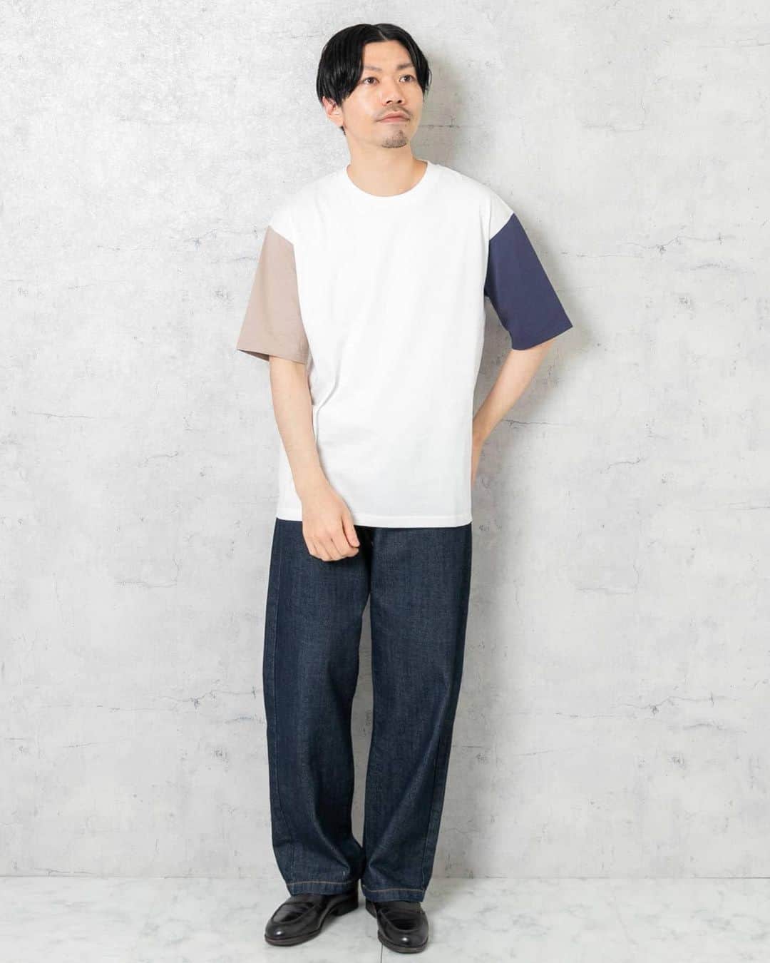 ROSSO MENさんのインスタグラム写真 - (ROSSO MENInstagram)「・  【選べる15色×4サイズ展開!この夏、あなただけの定番の一枚を。】  自分だけの一枚が見つかるコットン半袖TEEが今年も登場。  吸汗・吸湿性が高く耐久性に優れ、長く着れて丈夫な中肉の""USAコットン""を使用 タイトすぎず、オーバーすぎないフィット感でスタンダードな一着  ーーーーーーーーーーーー 《画面をタップすると商品詳細をご覧いただけます》  【ITEM】　 USAコットンMYSTANDARD半袖Tシャツ カラー:WHxGRGxNV / GRGxCCL / NVxDORG    WHITE / GREIGE / SILVER / SAGE GREEN    ROYAL BLUE / OLD ROSE / D.ORANGE / KHAKI   BROWN / CHARCOAL / BLACK / NAVY サイズ : S , M , L , XL  ￥4,510（tax in)  ーーーーーーーーーーーー  .  #urbanresearchrossomen#アーバンリサーチロッソメン#fashion #ファッション #ファッションコーデ  #春コーデ #大人カジュアル #きれいめカジュアル #大人カジュアルコーデ #きれいめカジュアルコーデ #ギフト #ギフトにおすすめ #おすすめギフト」4月22日 19時32分 - urban_research_rosso_men