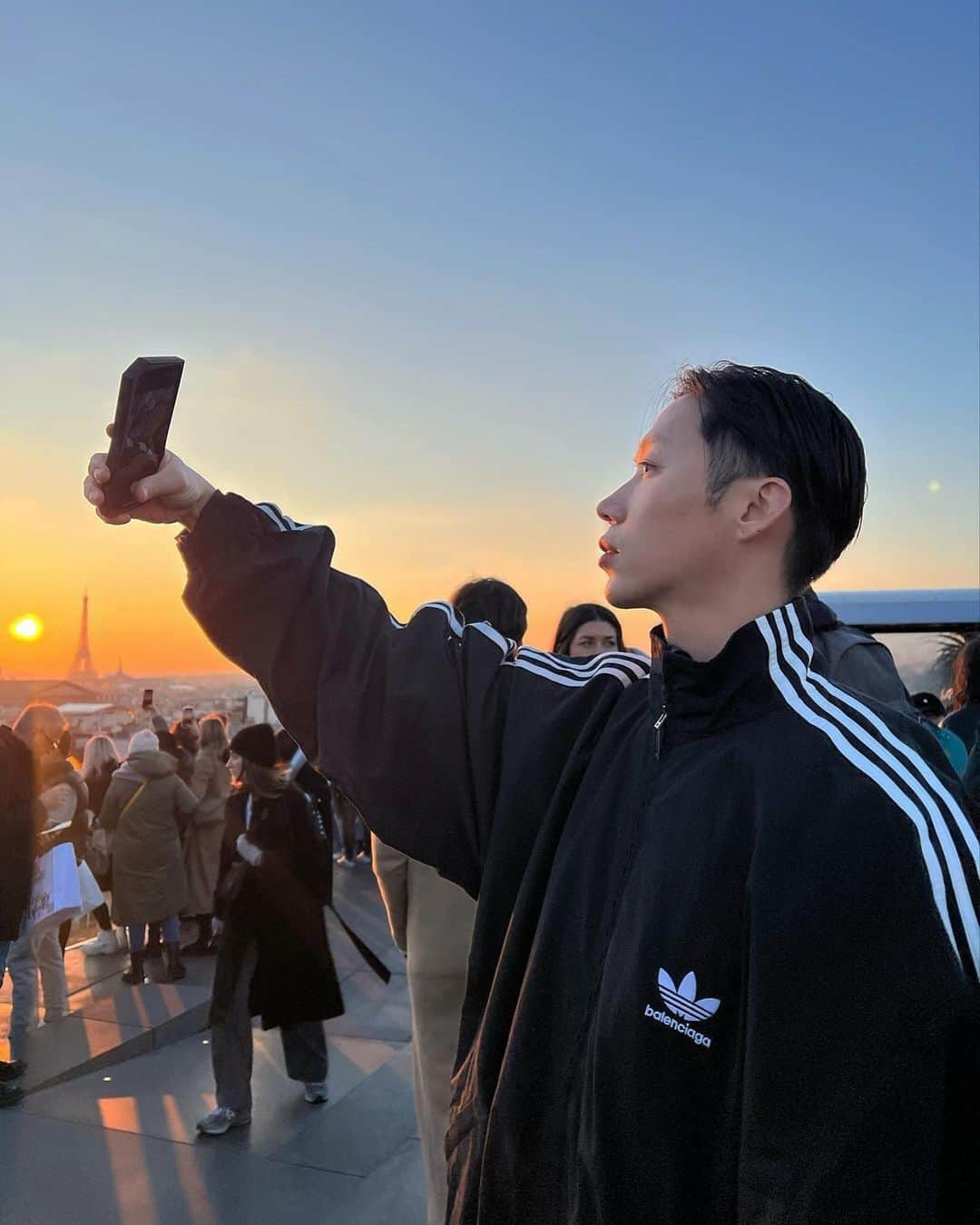 Junyoungさんのインスタグラム写真 - (JunyoungInstagram)「. SUNSET EIFFEL ✨」4月22日 19時27分 - yanggeng88