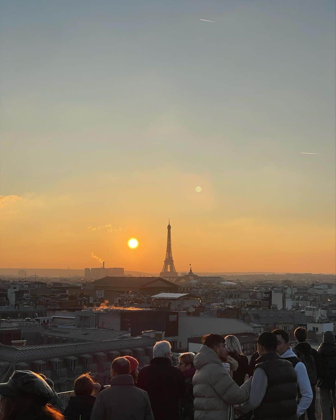 Junyoungさんのインスタグラム写真 - (JunyoungInstagram)「. SUNSET EIFFEL ✨」4月22日 19時27分 - yanggeng88