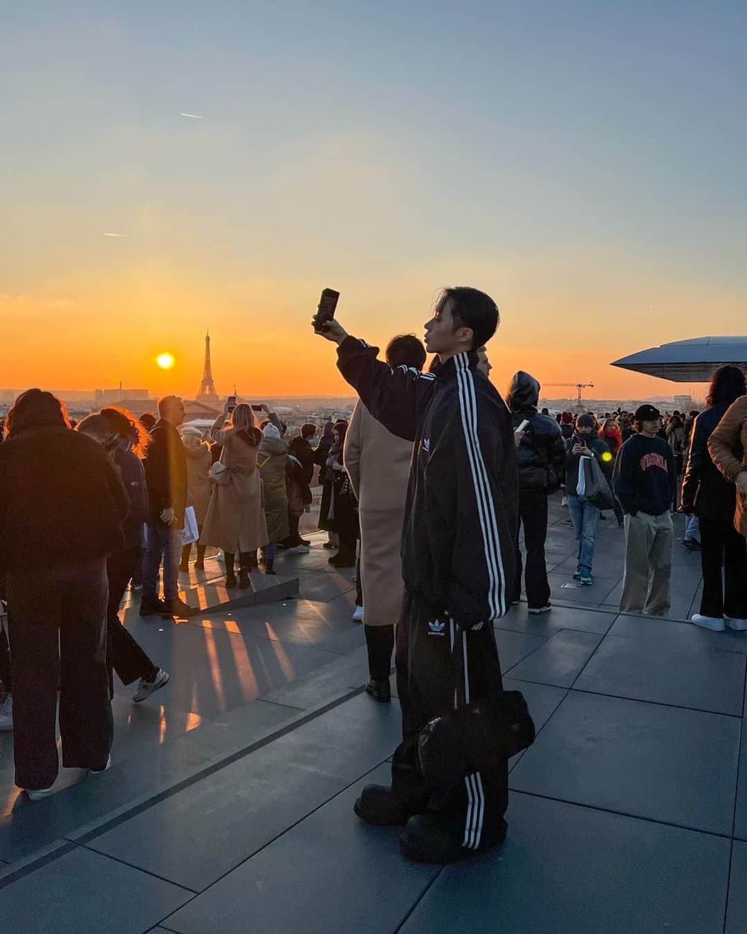 Junyoungさんのインスタグラム写真 - (JunyoungInstagram)「. SUNSET EIFFEL ✨」4月22日 19時27分 - yanggeng88