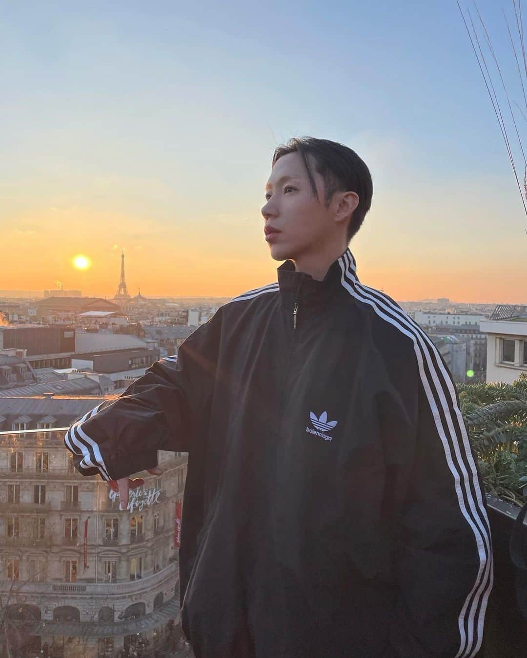 Junyoungさんのインスタグラム写真 - (JunyoungInstagram)「. SUNSET EIFFEL ✨」4月22日 19時27分 - yanggeng88