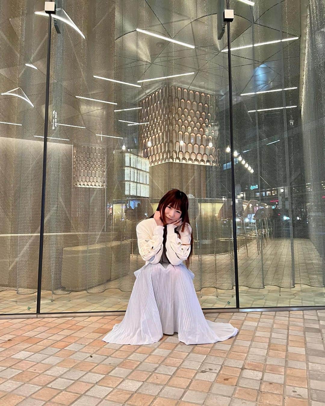 松田ゆう姫のインスタグラム：「キラキラ好き   #歌舞伎町タワー #photoshoot」
