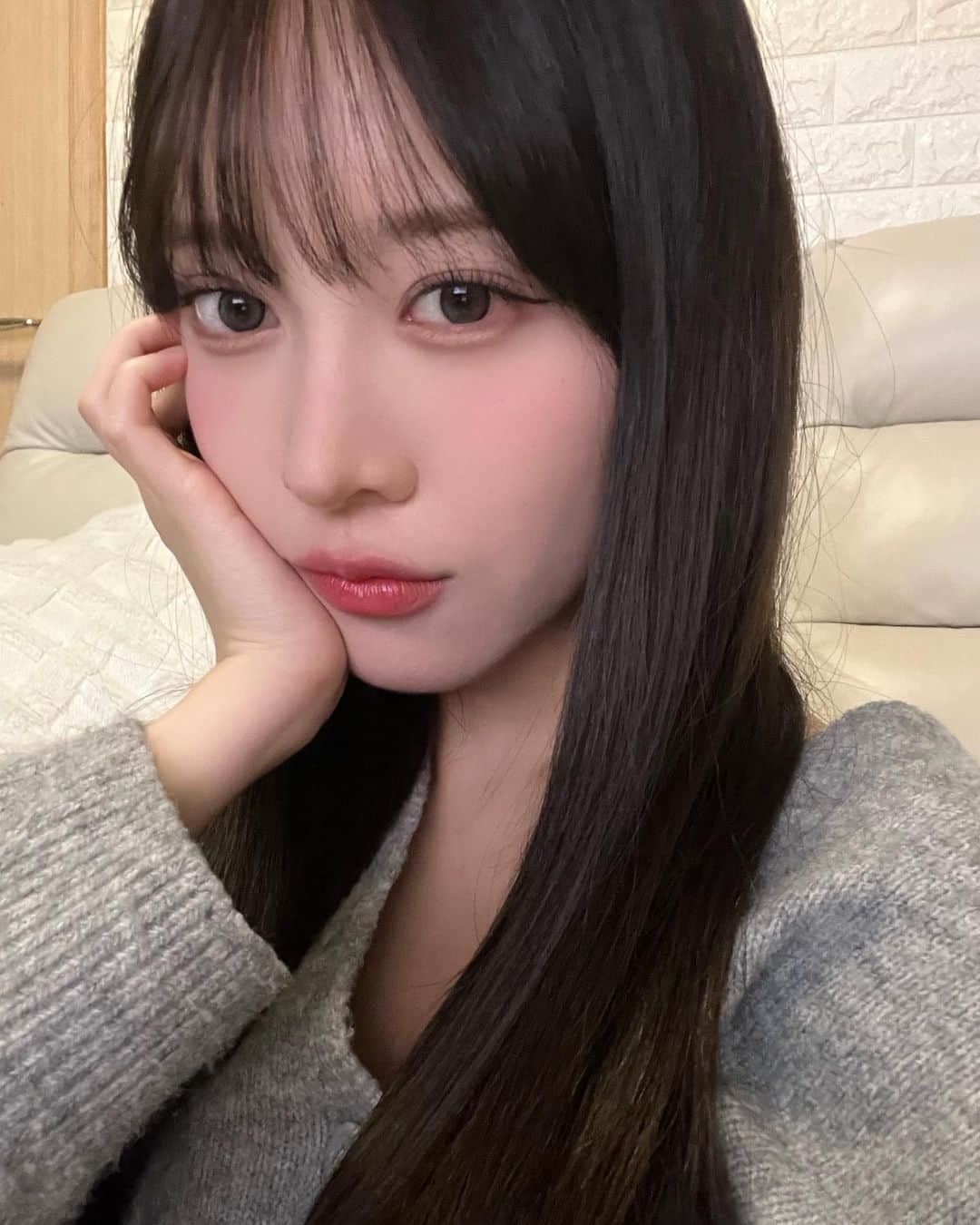 菊池せいらのインスタグラム：「最近よくヘアケアの質問を頂くから答えます〜💇‍♀️ 私がよく紹介してるKIRAGEだけど、その中でもお気に入りのアイテムがこのエンジェリックリング👼 洗い流すタイプのヘアオイルトリートメントなの！ もうこれも2本目だからだいぶ髪の毛のまとまりも良くなってきた:)  #KIRAGE #KIRAGEアンバサダー#キラージュ #天使の生ツヤリング #gifted」