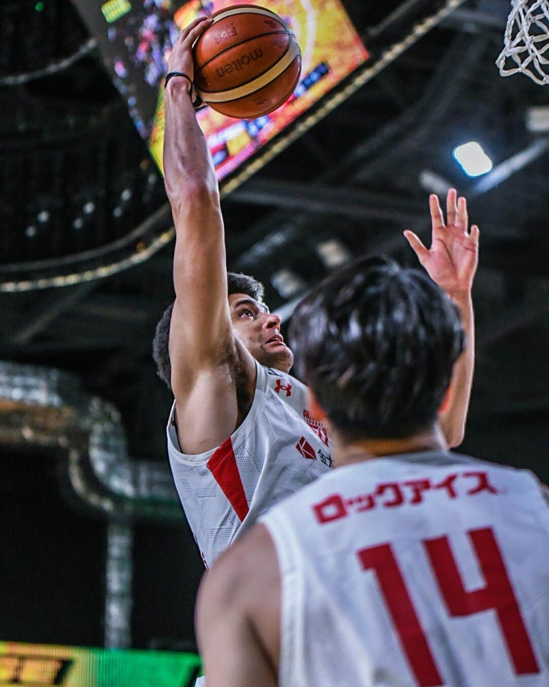 千葉ジェッツさんのインスタグラム写真 - (千葉ジェッツInstagram)「試合風景|ω･)📸  B.LEAGUE2022-23 vs.群馬  千葉J 80-78 群馬  #逆転勝利 #タフゲーム #8連勝 #明日も頑張ろう✊ #オプアリ #chibajets #Bリーグ #千葉ジェッツ #バスケ #basketball #bleague #portrait  #photograph #ジェッツ写真部 #レンズ越しの世界 #応炎🔥 #ありがとうございました✨」4月22日 19時40分 - chibajets_official