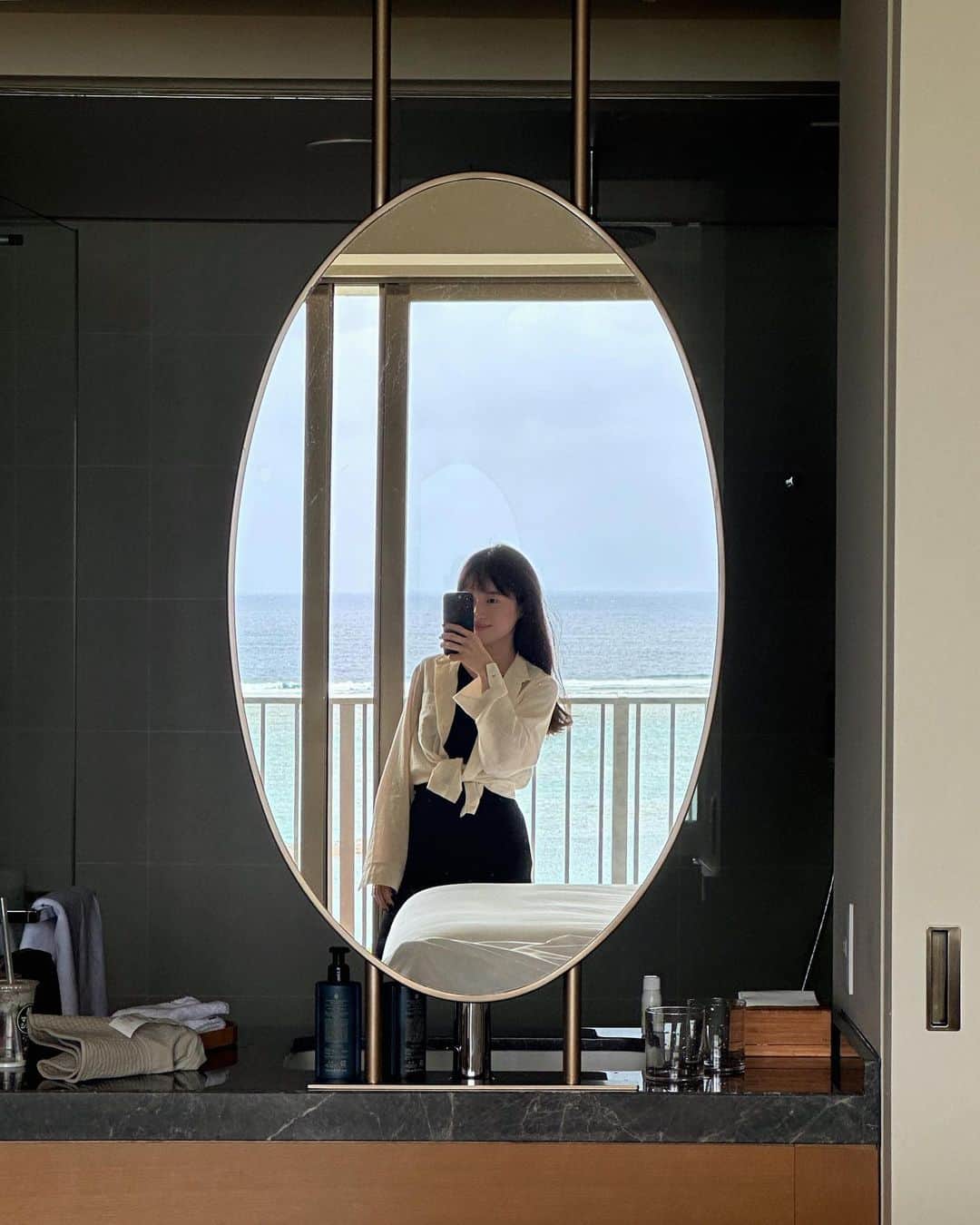 吉竹美聡のインスタグラム：「🪞🫧🏝✨」
